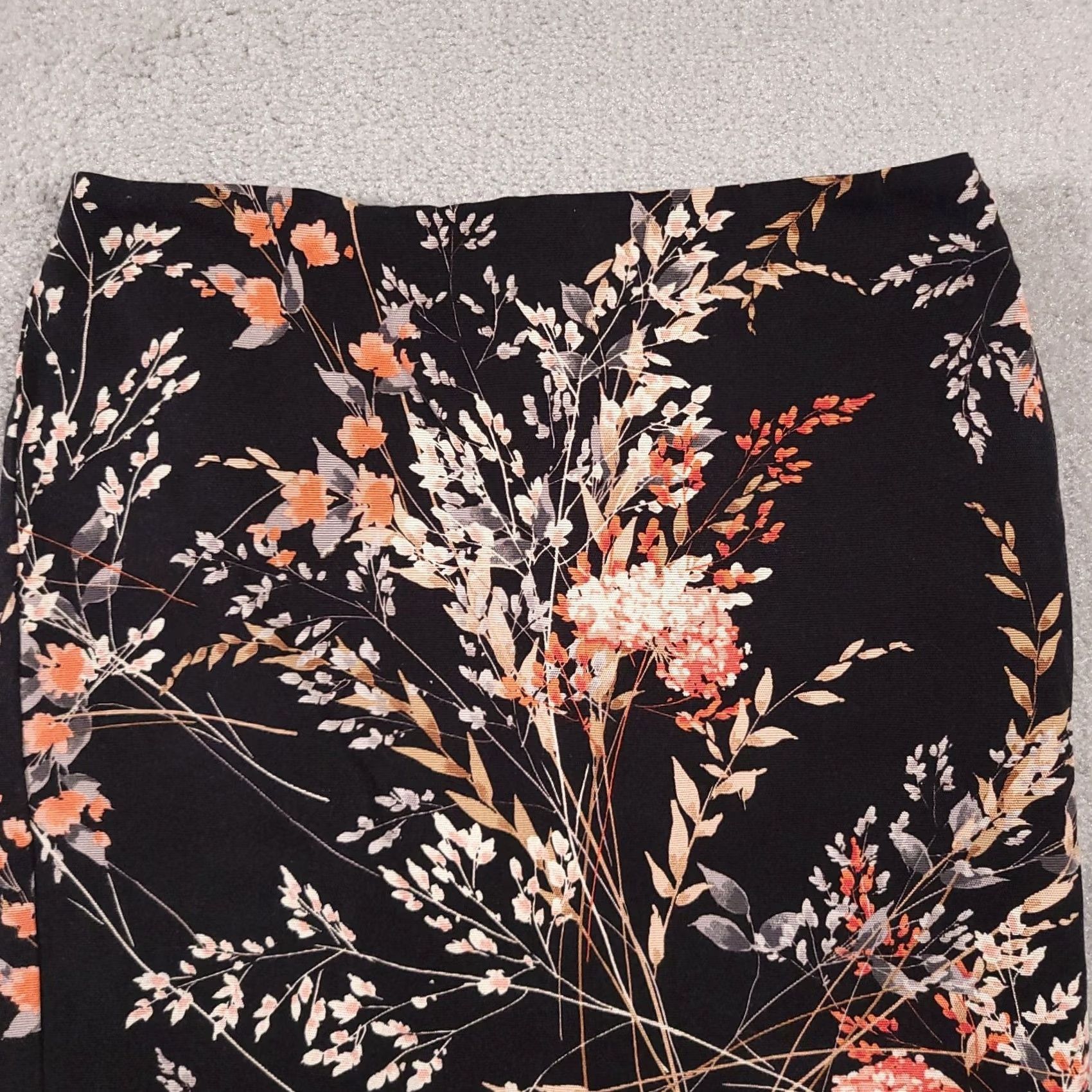 Talbots Talbots Pencil Skirt Women's 12P Petite Black Floral Lyocell Lined Zip Skirt Knee Length Petite Women's 12P Black Floral Lyocell Lined Zipper Size 34" / US 12 / IT 48 - 3 Thumbnail