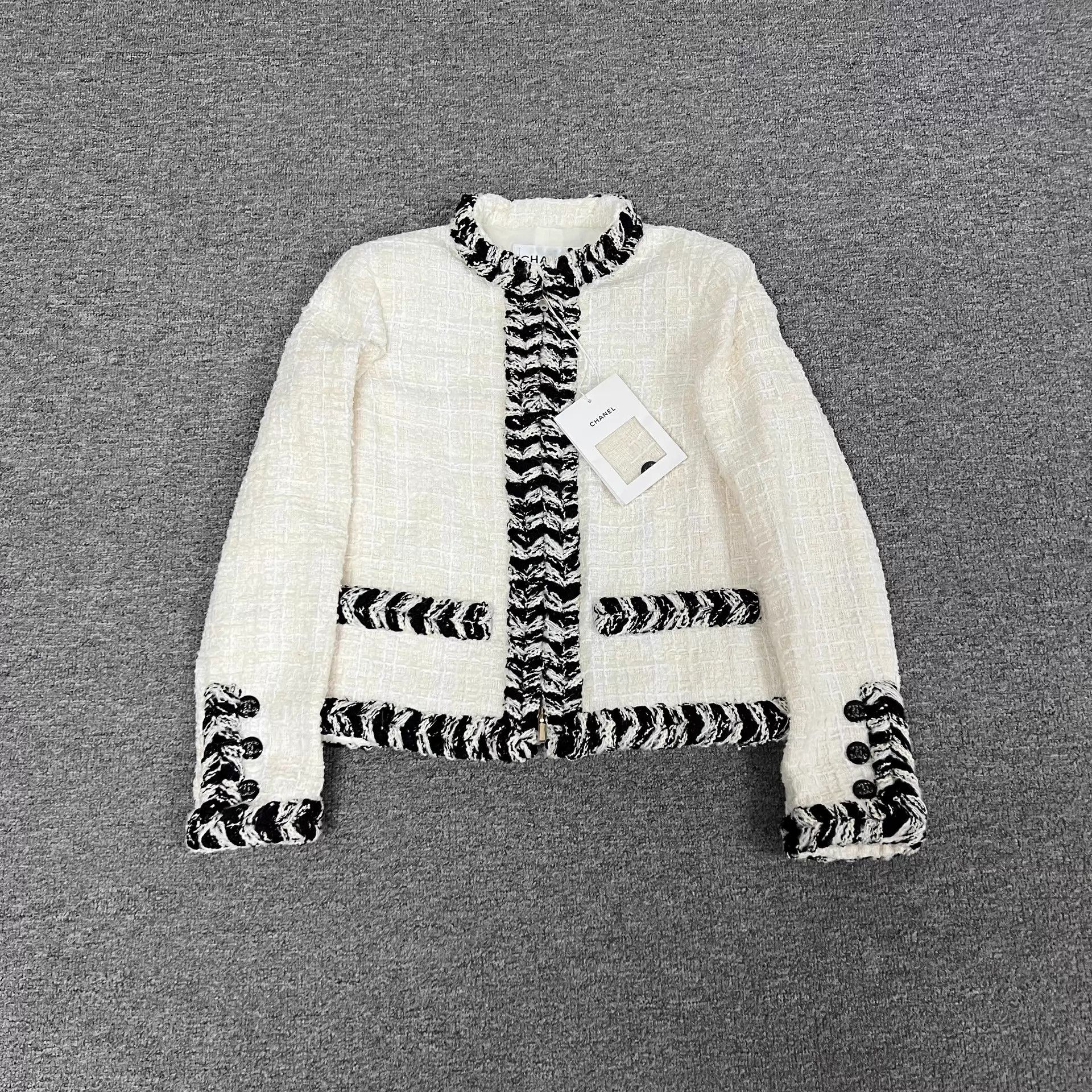Chanel Chanel Classic Black & White Thick Braid Trim Knit Jacket 36 Size XS / US 0-2 / IT 36-38 - 2 Thumbnail