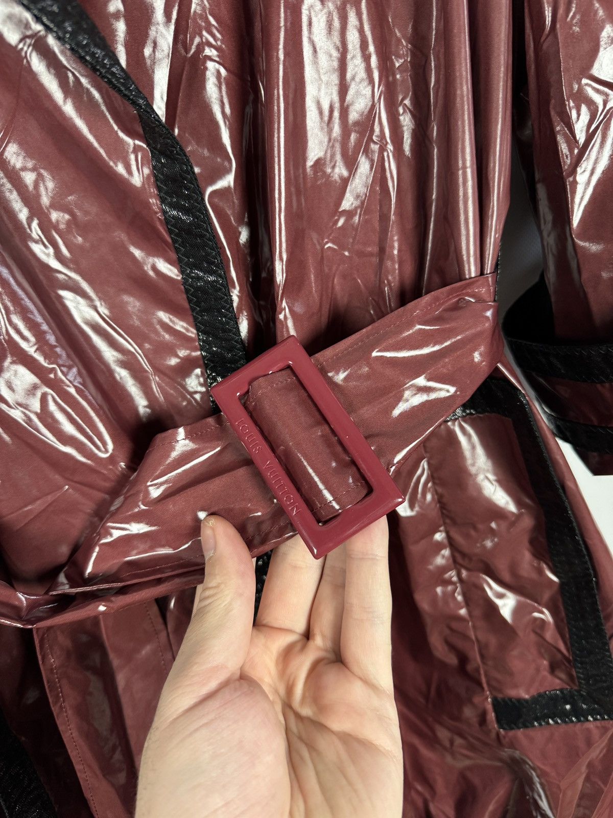 Louis Vuitton Louis Vuitton Vintage Glossy Coated Trench Jacket Belted Size S / US 4 / IT 40 - 6 Thumbnail