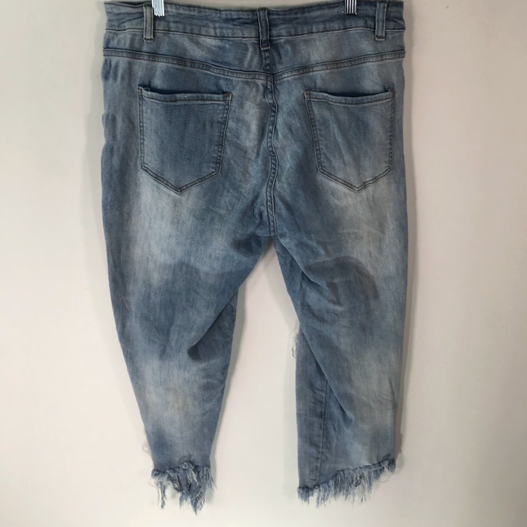 Denime VINTAGE Blue Savy Jeans Capri Women Size 18 38x22 Distressed 5-Pocket Denim Capris Dark Blue Women Size 40" / US 18 - 2 Thumbnail