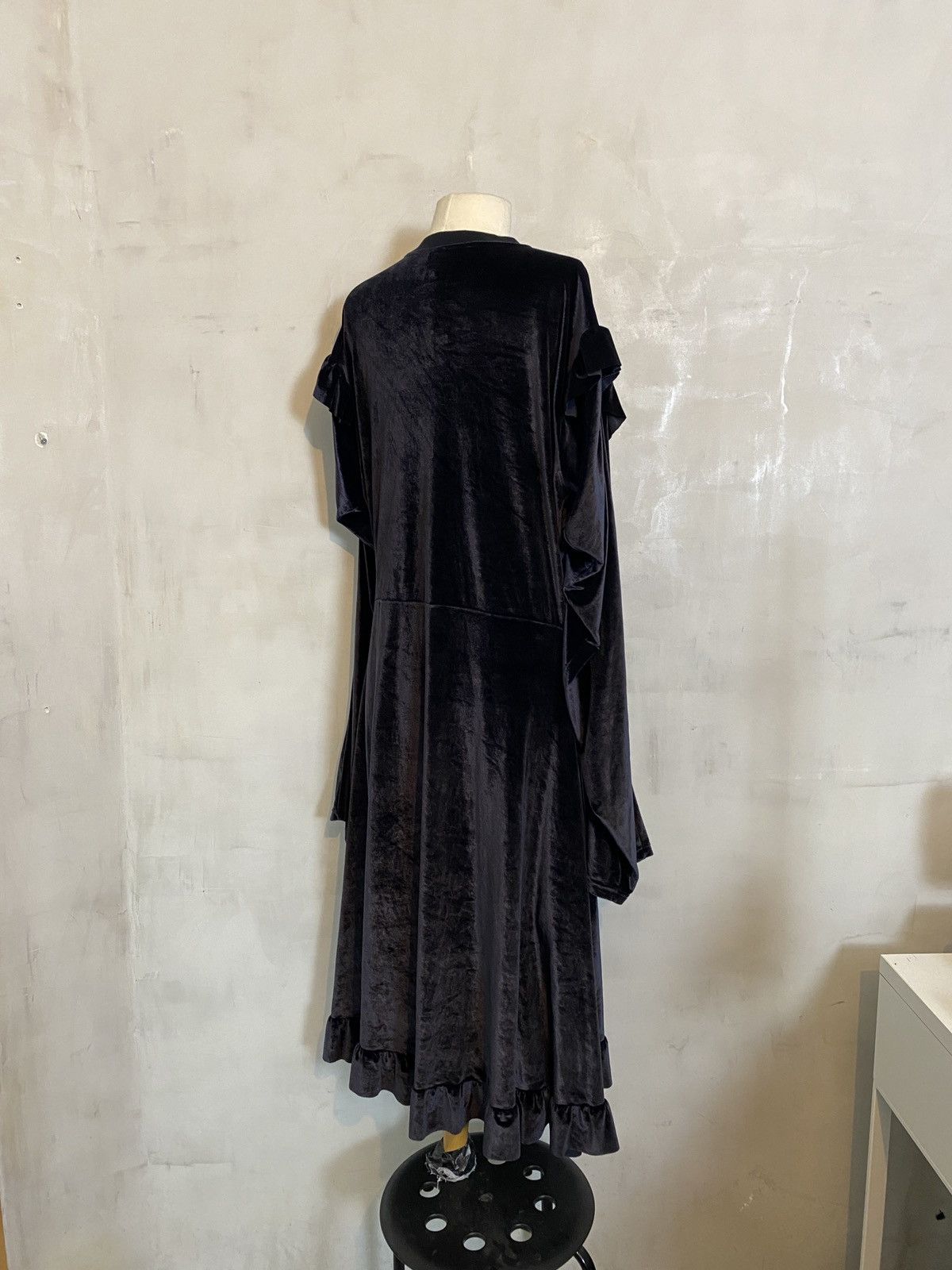 Vetements FW17 Oversized Black Goth Velvet Dress Size S / US 4 / IT 40 - 2 Thumbnail