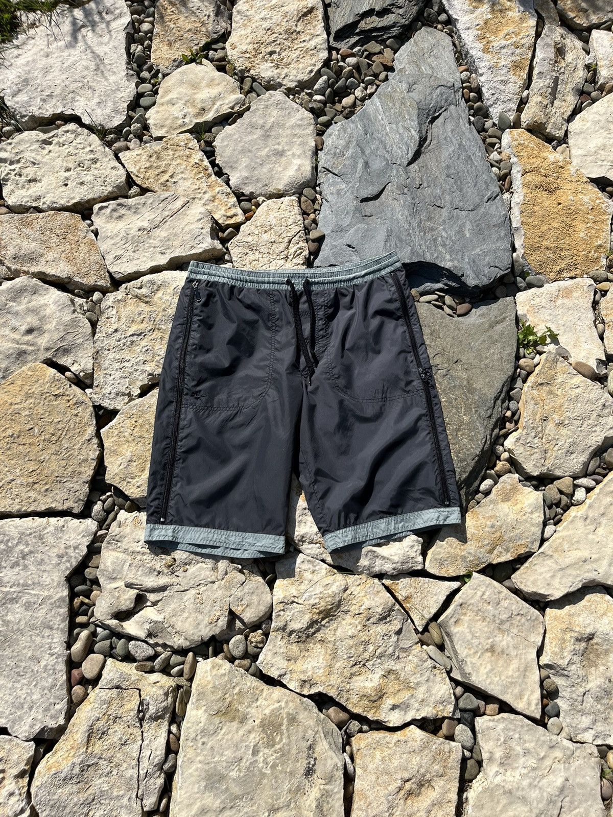 Vintage 90s Nike full zipper multi pocket nylon shorts ACG