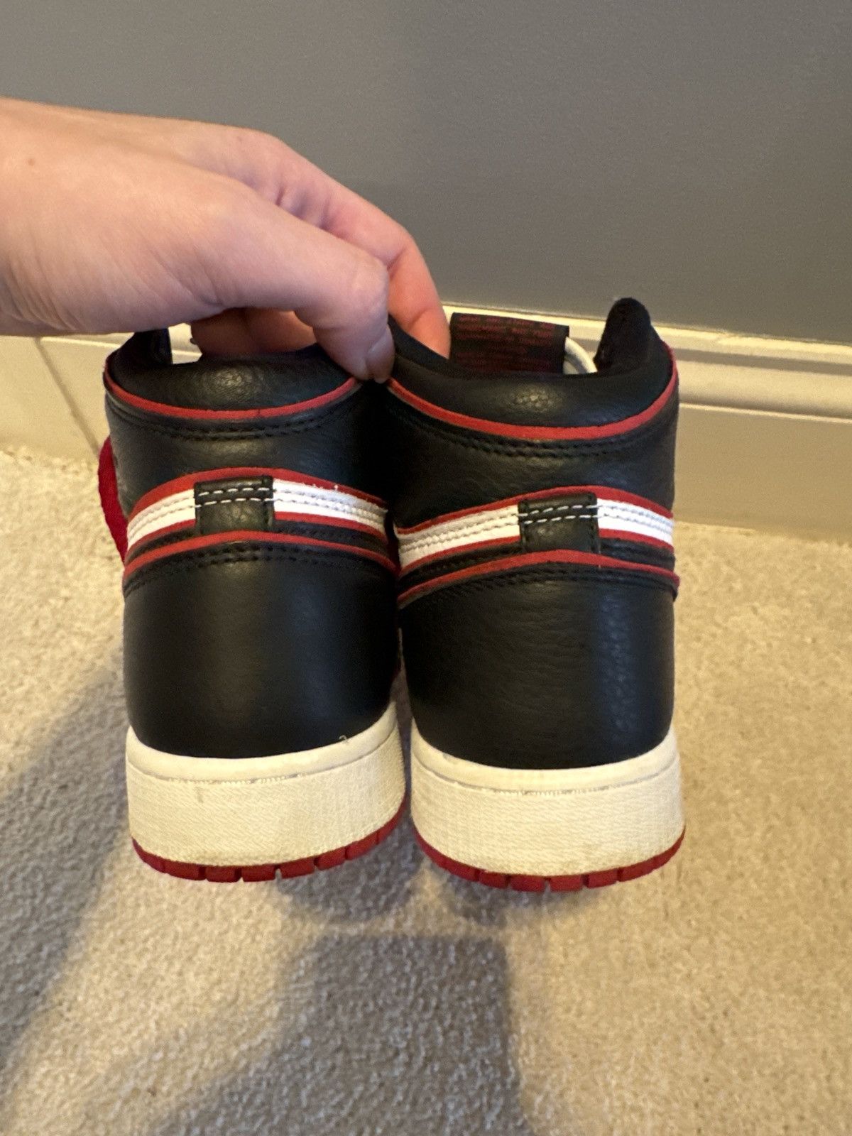 Nike Jordan 1 Retro High Bloodline Size US 5 / EU 37 - 5 Thumbnail