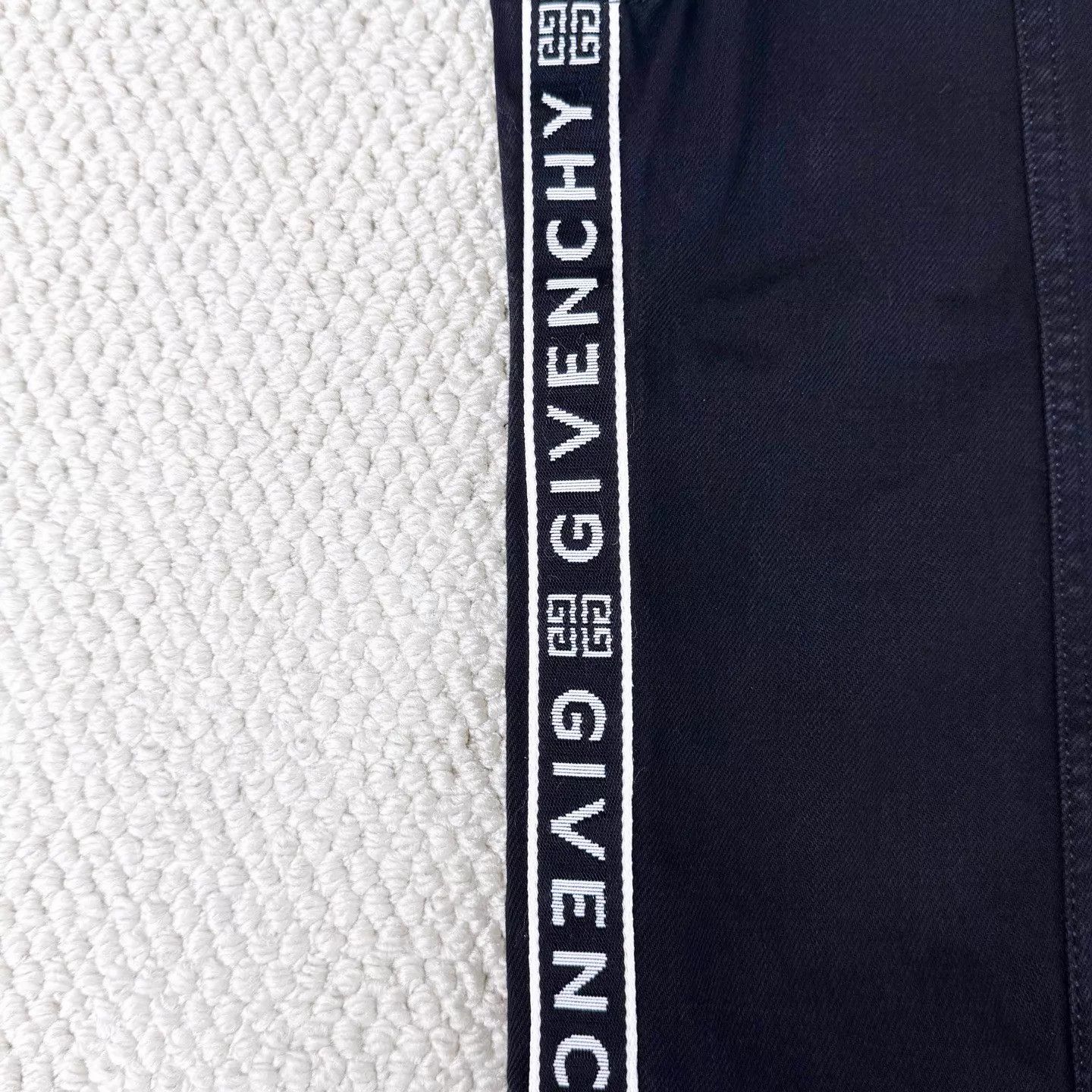 Givenchy Givenchy Black Wash 4G Side Denim Jacket M Unisex Size US M / EU 48-50 / 2 - 4 Thumbnail