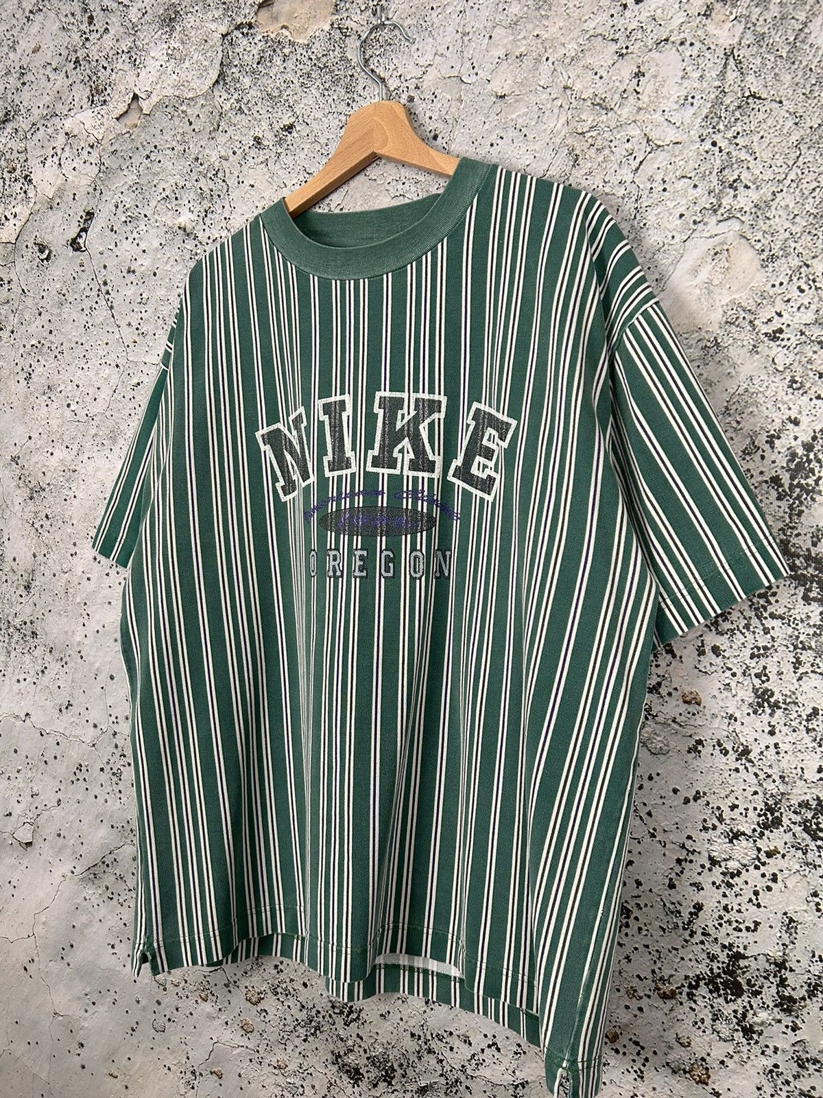 Nike Vintage Nike Oregon 90s Stripe Tee Ultra Rare Hype Rap Skate Size US XL / EU 56 / 4 - 2 Thumbnail