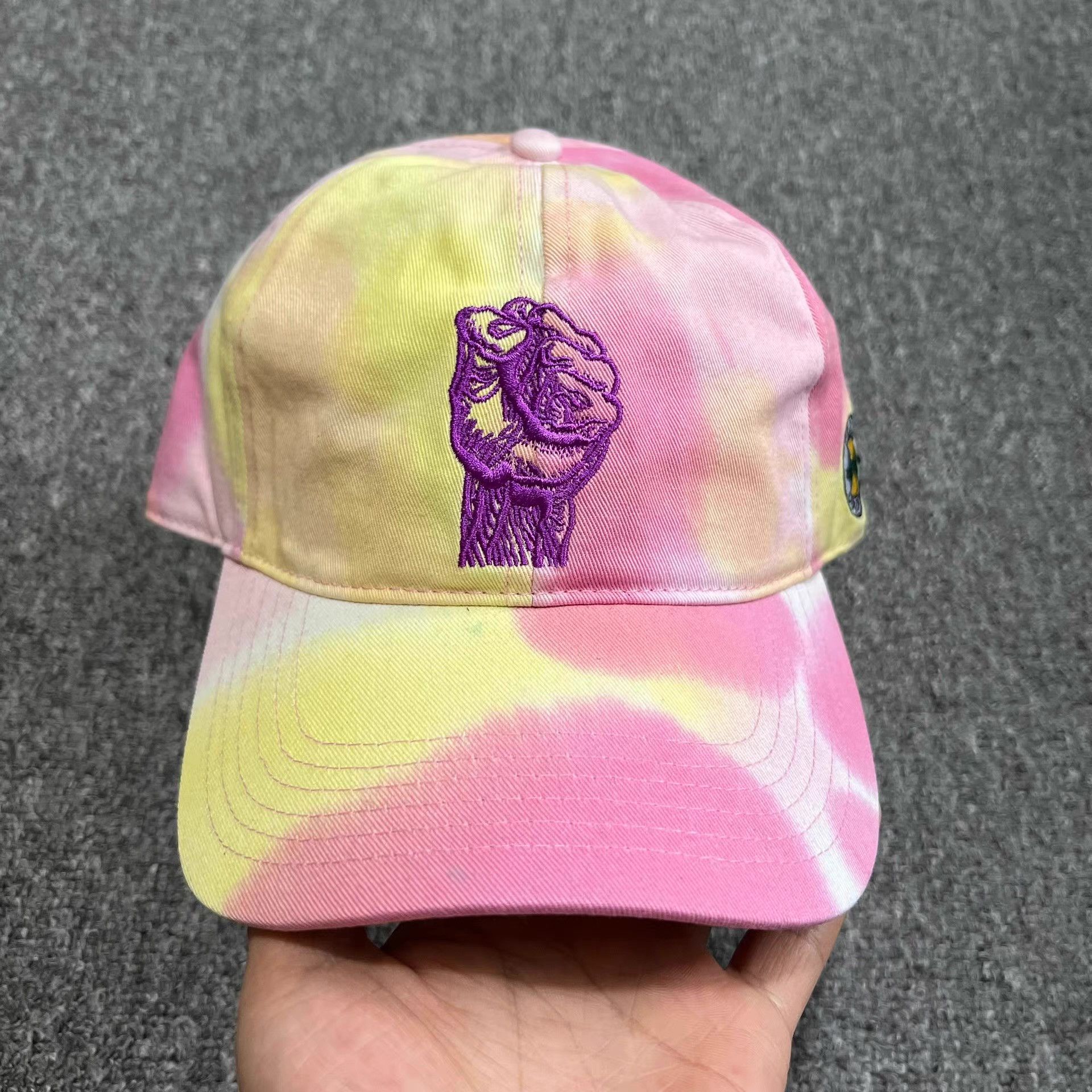 Cross Colours Cross Colours embroidered curved brim baseball cap Q7 Size ONE SIZE - 1 Thumbnail
