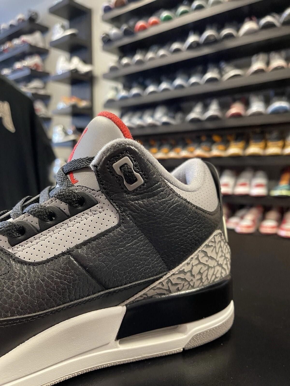 Jordan Brand Size 9.5 - Jordan 3 Retro OG Mid Black Cement Very Clean! Size US 9.5 / EU 42-43 - 7 Thumbnail