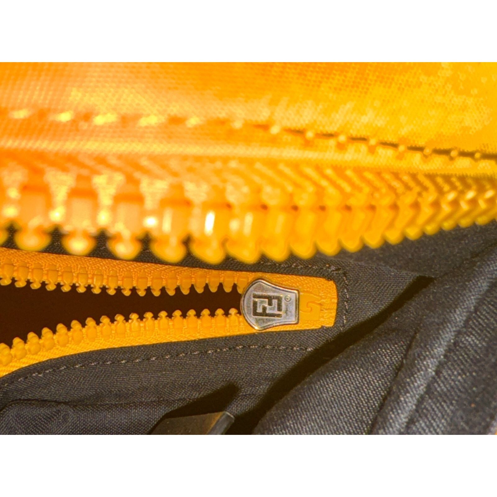 Fendi Authentic FENDI Baguette CrossBody Shoulder Bag | Phone Bag Size ONE SIZE - 7 Thumbnail