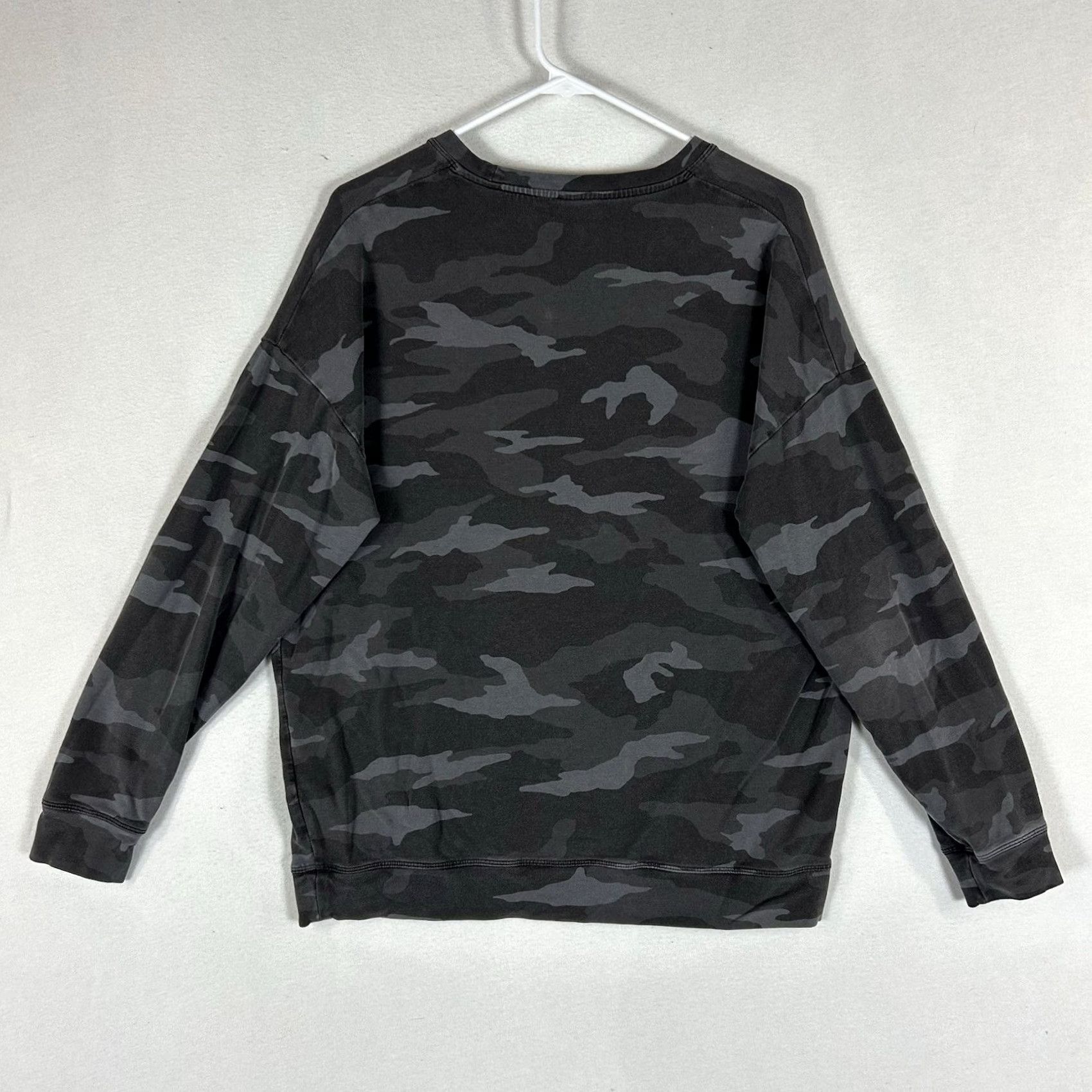 Athleta Athleta Sweatshirt Gray Camouflage Womens M Pullover Crew Neck Casual Activewear Yoga Gym Run Day to Day Size M / US 6-8 / IT 42-44 - 7 Thumbnail