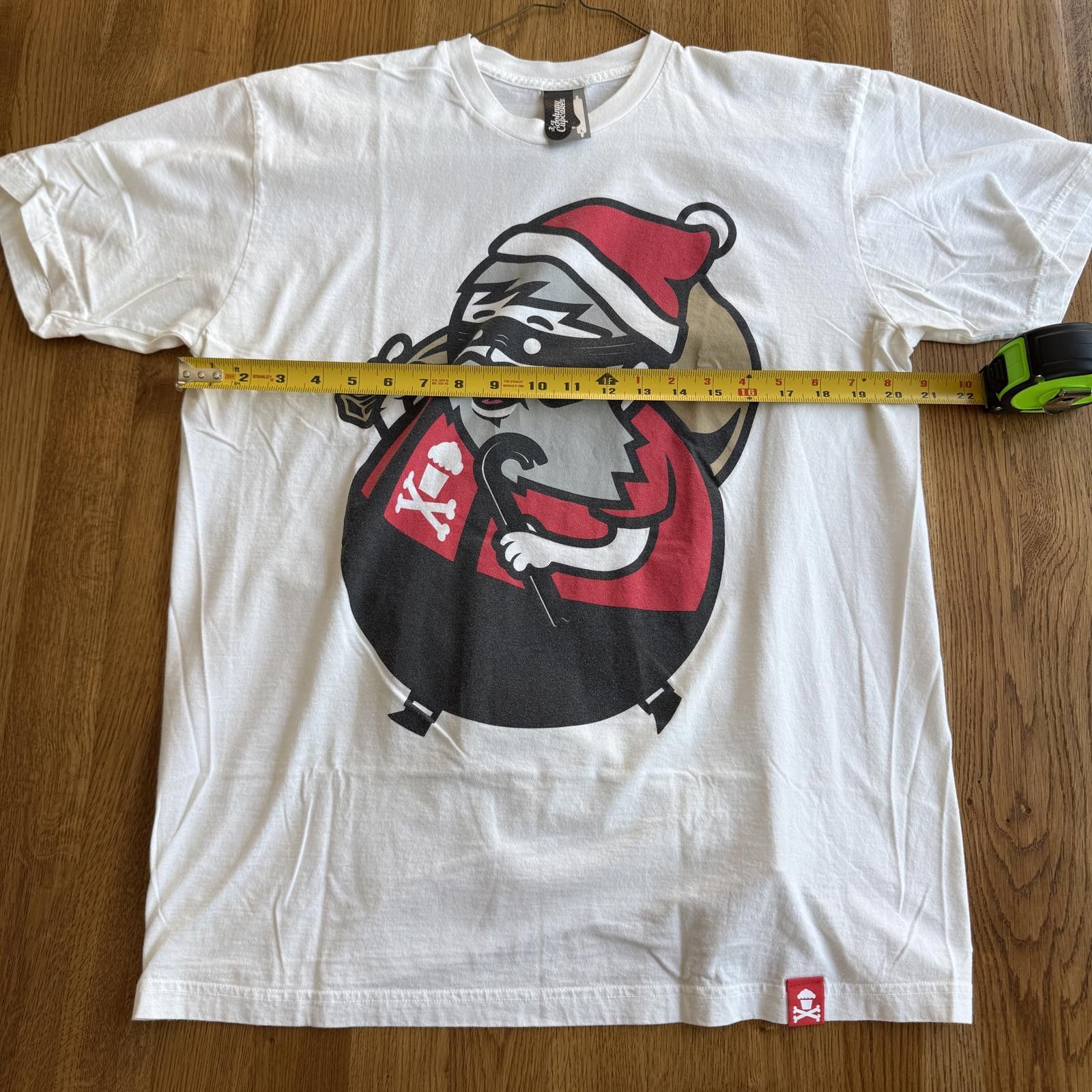 Unknown London Johnny Cupcakes Bad Santa Claus T-Shirt Vintage Vault Size L Size US L / EU 52-54 / 3 - 3 Thumbnail
