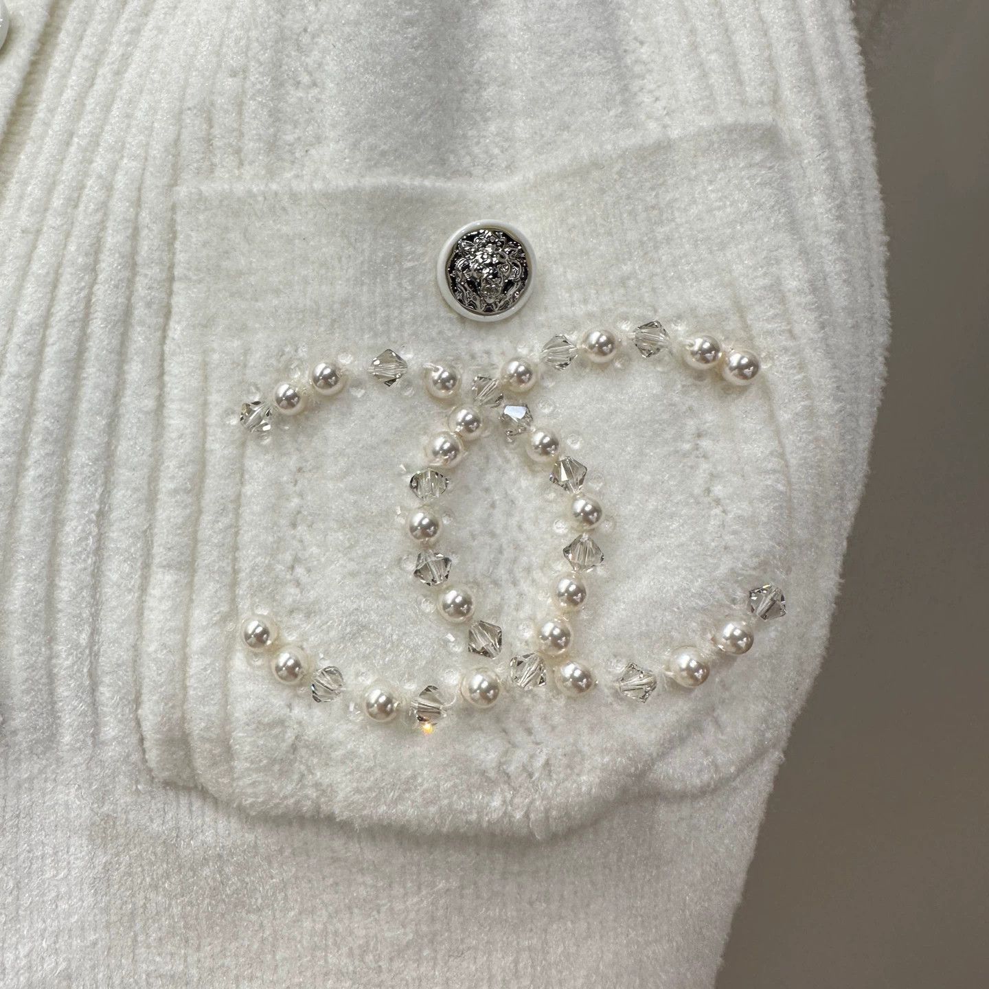 Chanel Chanel Women's apr107 Pearl Crystal CC Cardigan 34 Size XS / US 0-2 / IT 36-38 - 6 Thumbnail
