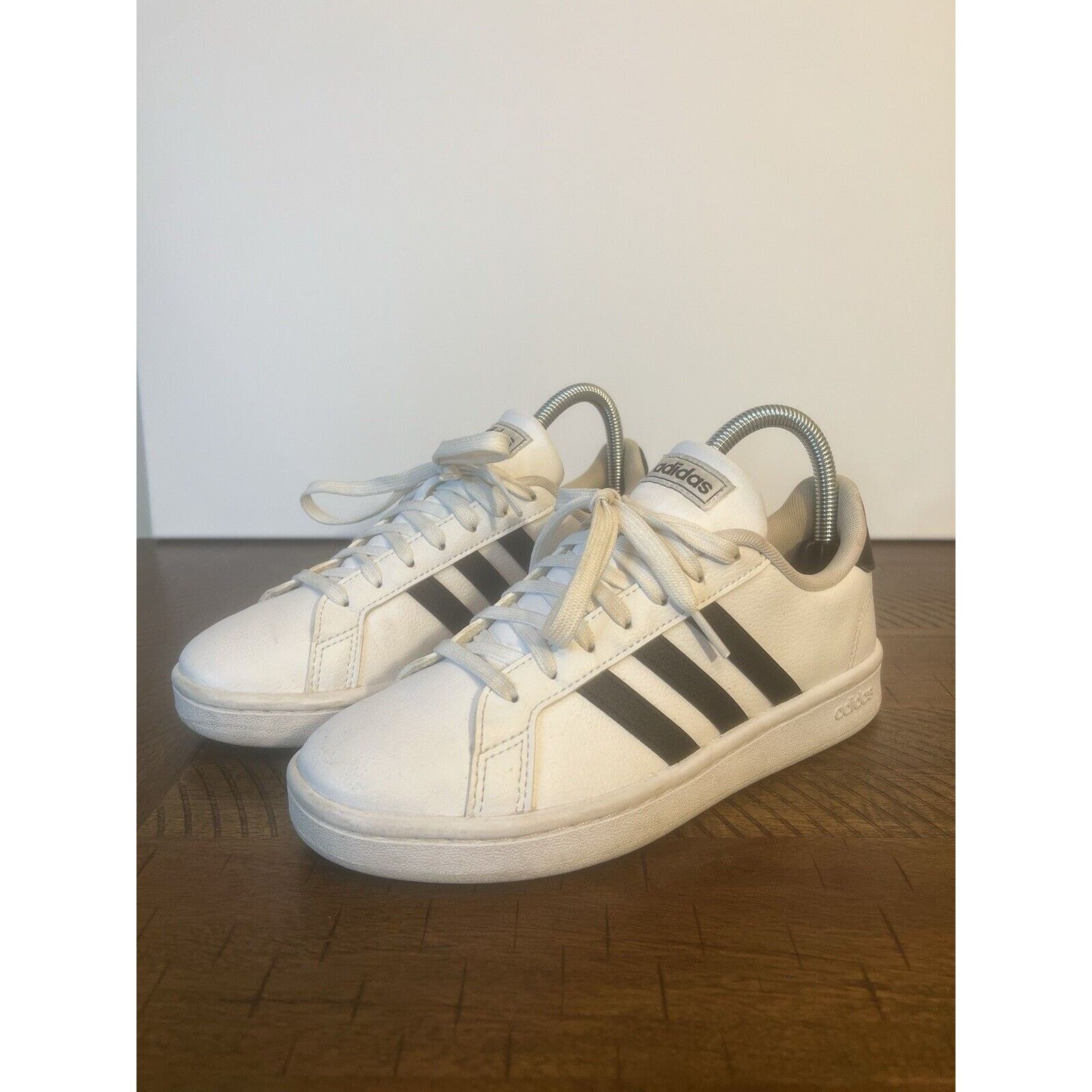 Adidas Adidas Sneakers Women's Size 6 White Black Athletic Shoes Size US 6 / IT 36 - 1 Thumbnail