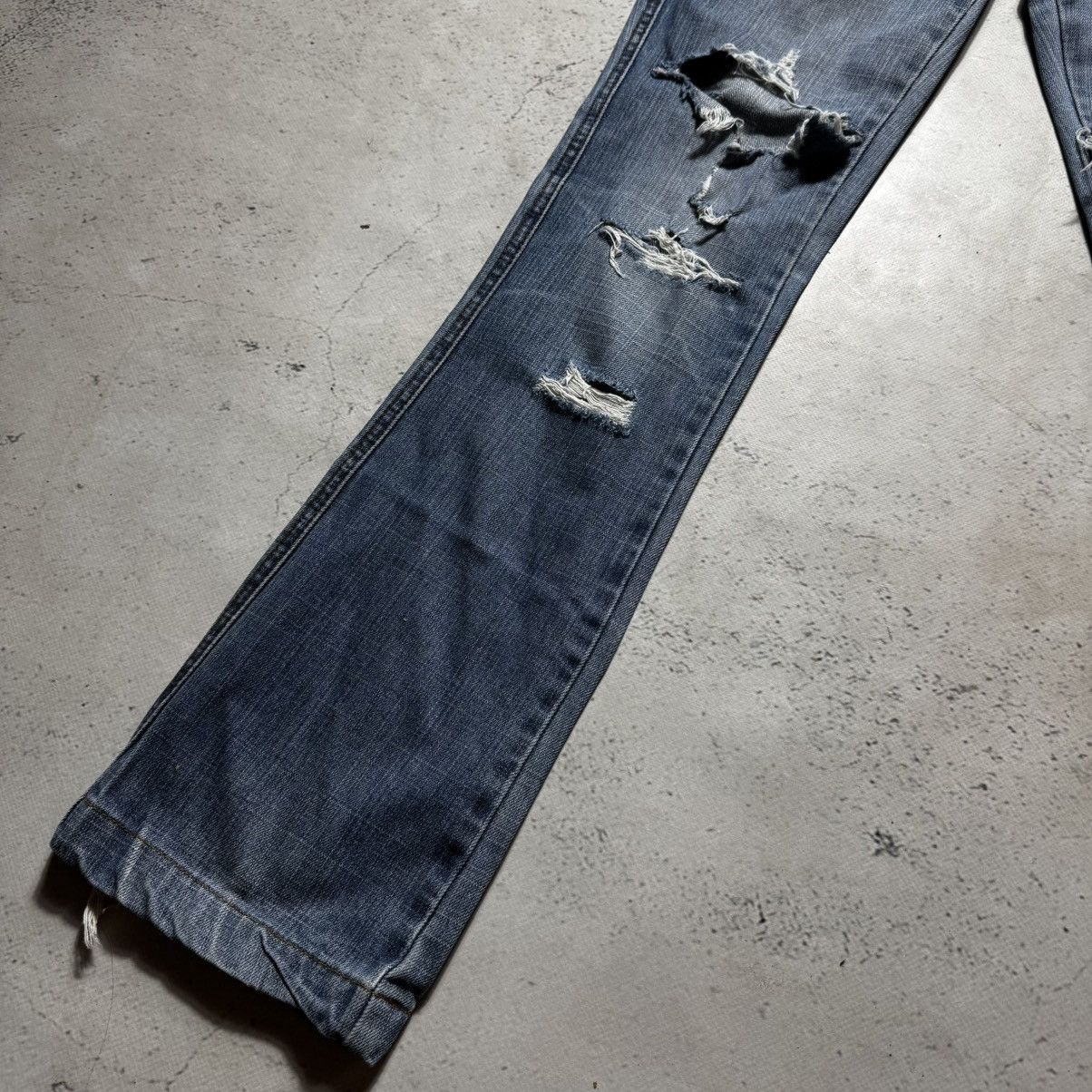 Dolce & Gabbana flared dolce gabbana distressed jeans with big logo Size 26" / US 2 / IT 38 - 8 Thumbnail