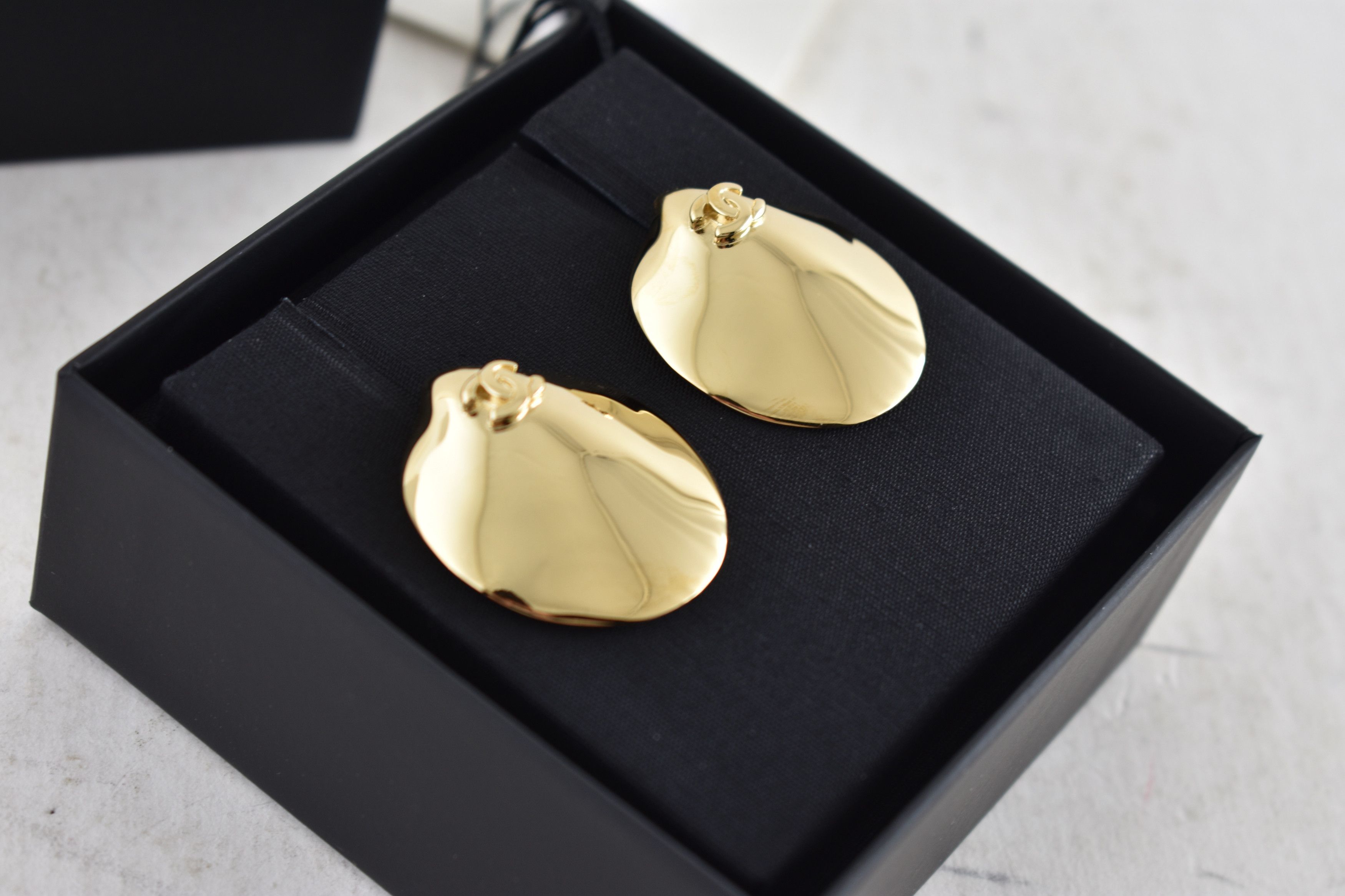 Chanel 26M Coco Beach Shell Seashell CC Logo Dangle Drop Earrings Size ONE SIZE - 8 Thumbnail