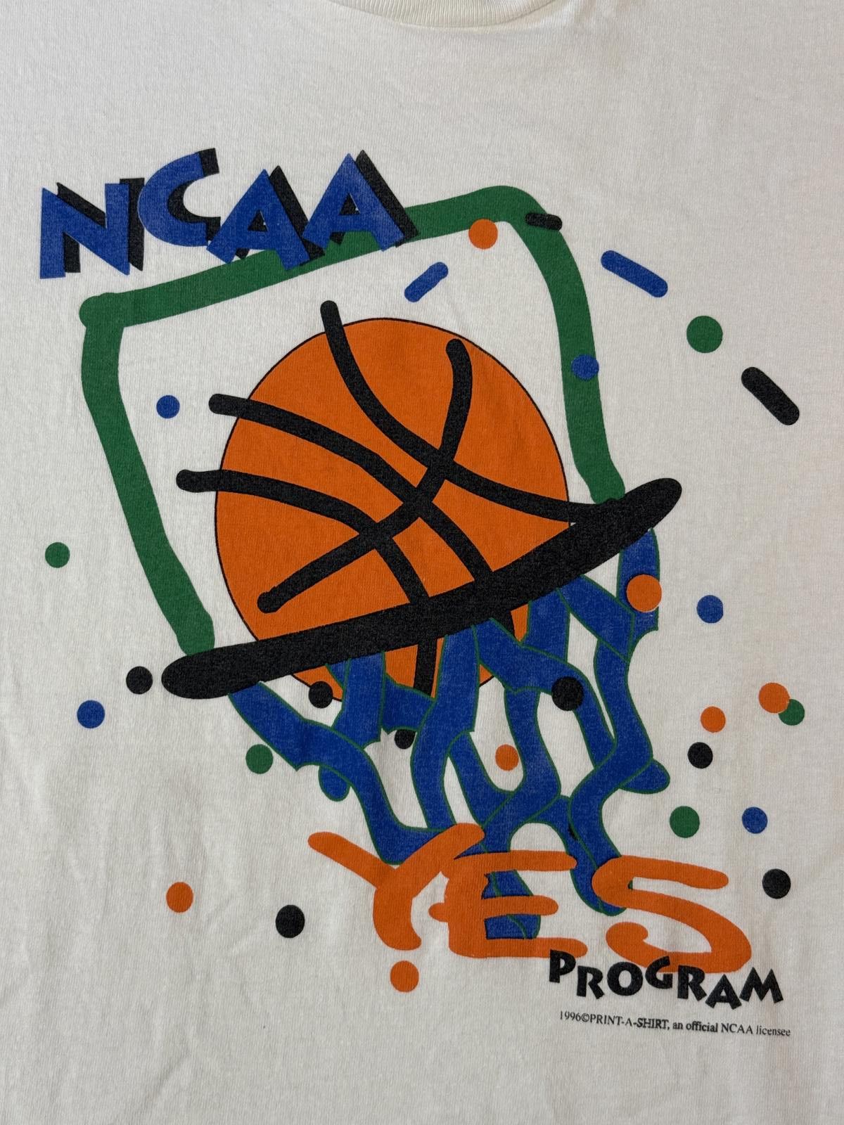 Designer VTG 1996 NCAA Basketball T-shirt March Madness Elite Eight L Size US L / EU 52-54 / 3 - 3 Thumbnail