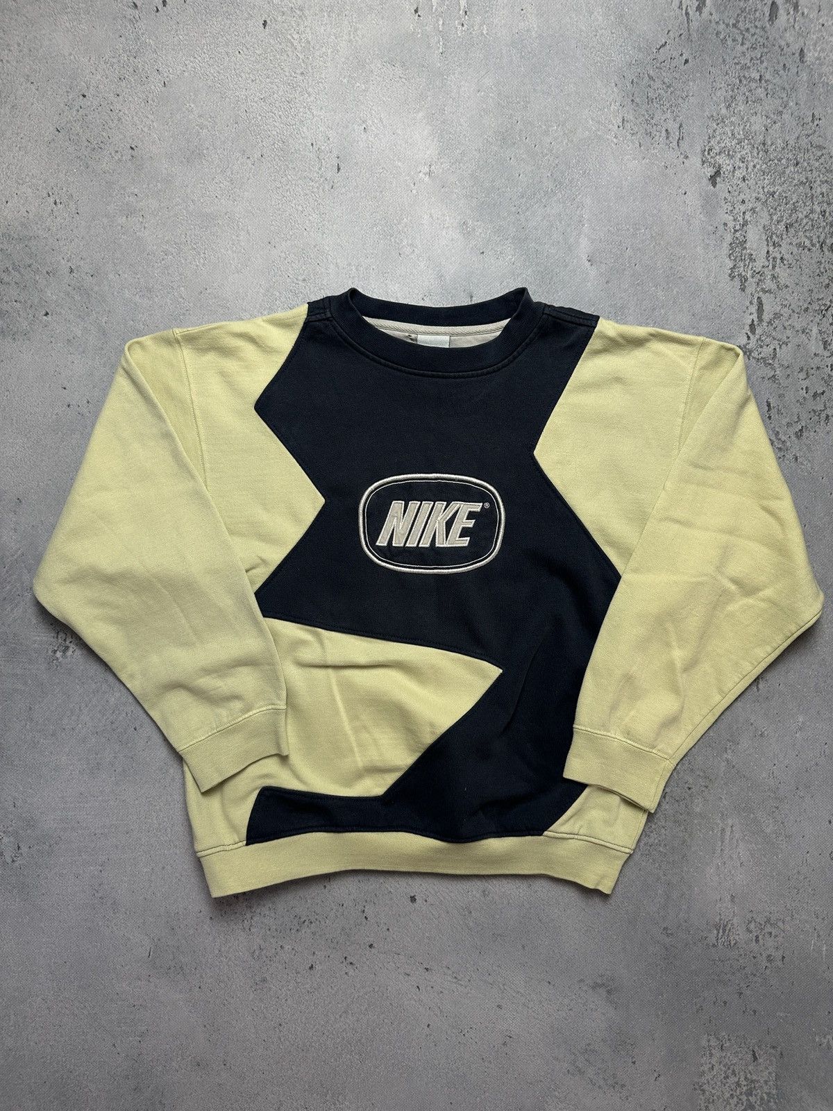 Nike Vintage Crewneck Nike boxy center swoosh y2k fits logo USA Size US M / EU 48-50 / 2 - 1 Thumbnail