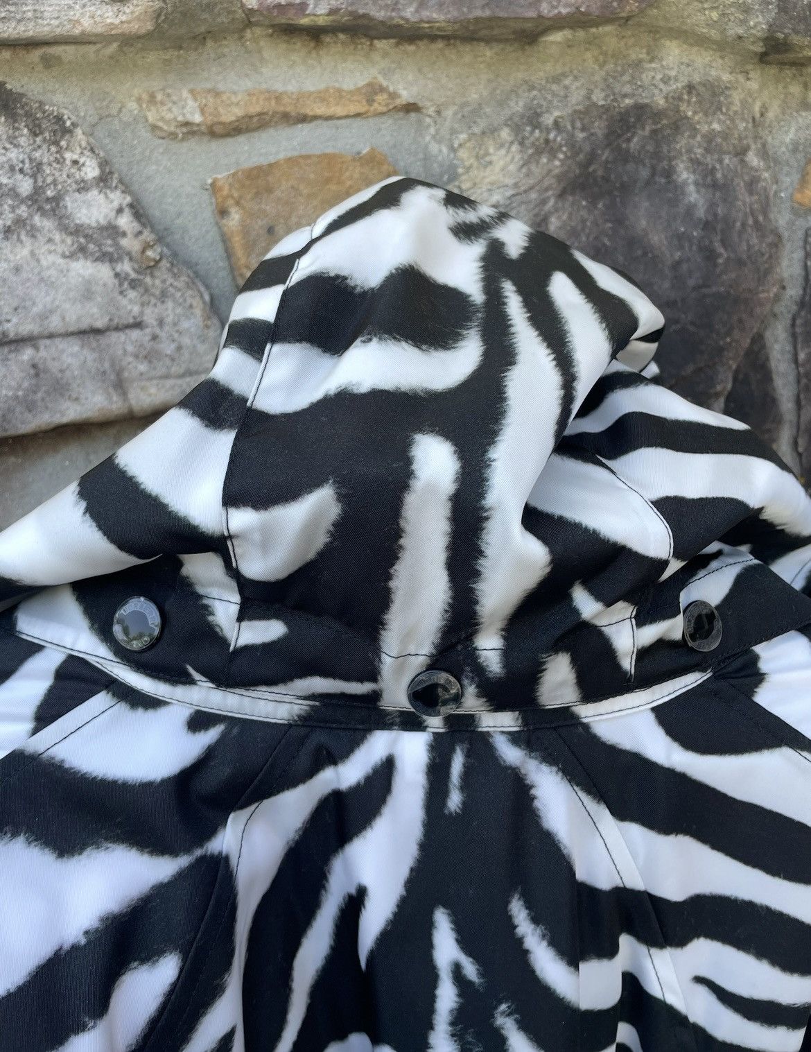 Burberry Burberry zebra raincoat with detachable hood NEW Size M / US 6-8 / IT 42-44 - 4 Thumbnail