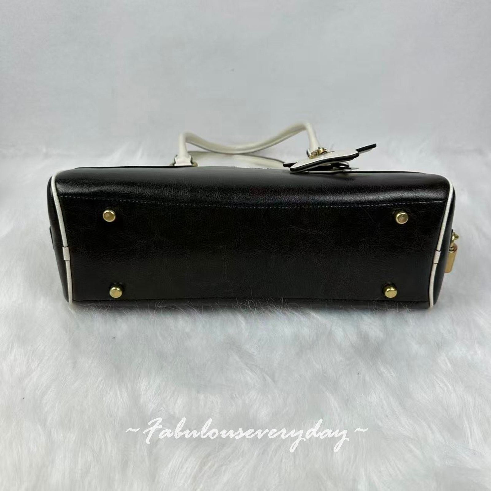 Coach Coach Coachtopia Bowling Shoulder Bag Black/Chalk CDU49 NWT Size ONE SIZE - 7 Thumbnail