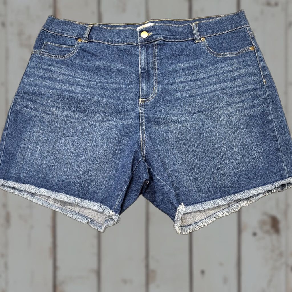 Vintage JUST BE Shorts Women's 2X Denim Fringe Hem Beach Daisy Summer Vacation Camp Activewear Breathable Pockets Denim Shorts 2X Blue Womens Size 40" / US 18 - 1 Thumbnail