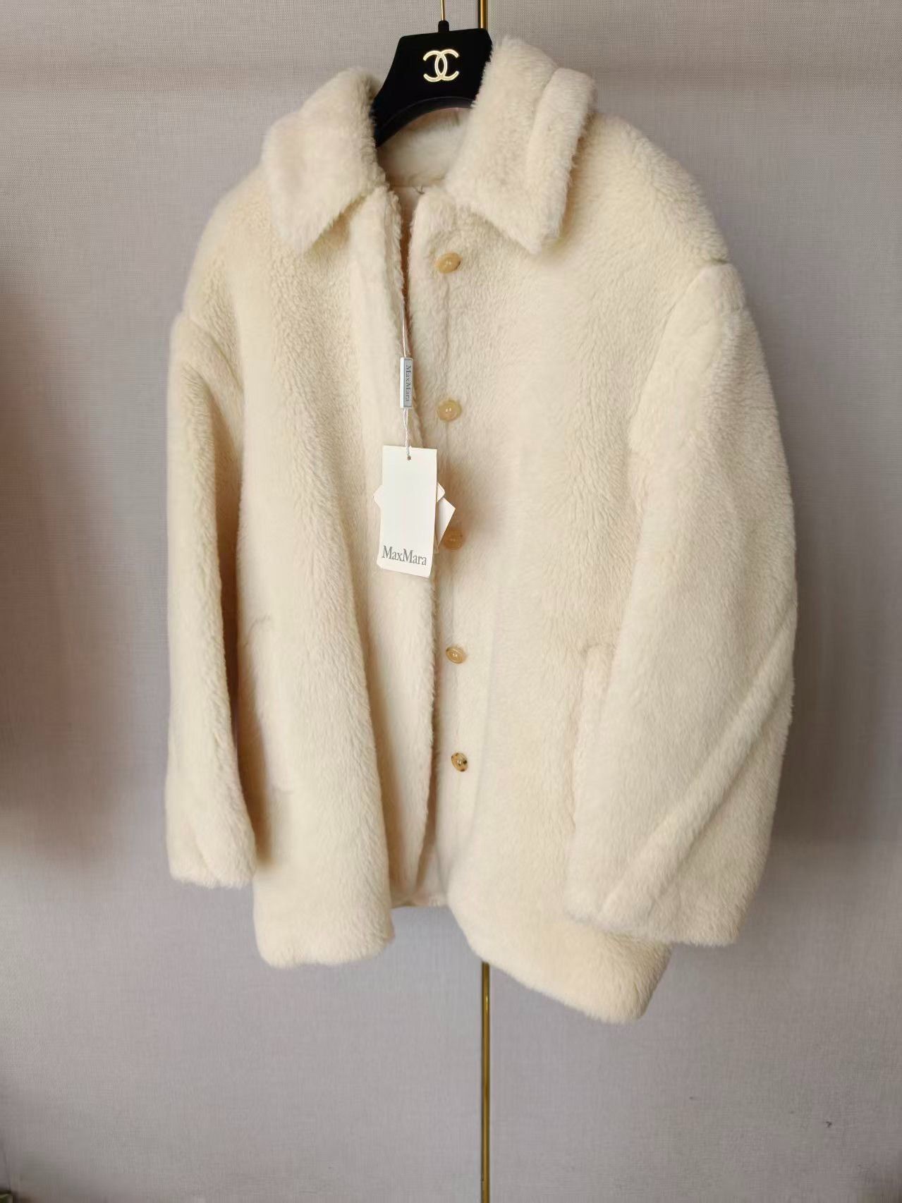Max Mara Max Mara Authentic Fur Coat Size M / US 6-8 / IT 42-44 - 1 Thumbnail