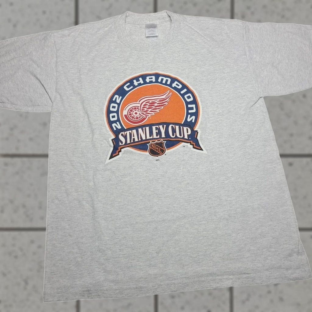 Gildan VINTAGE 2002 Stanley Cup Champions T Shirt Mens Large Gray Detroit Red Wings Hockey Shirt Mens L Gray NHL Size US L / EU 52-54 / 3 - 1 Thumbnail
