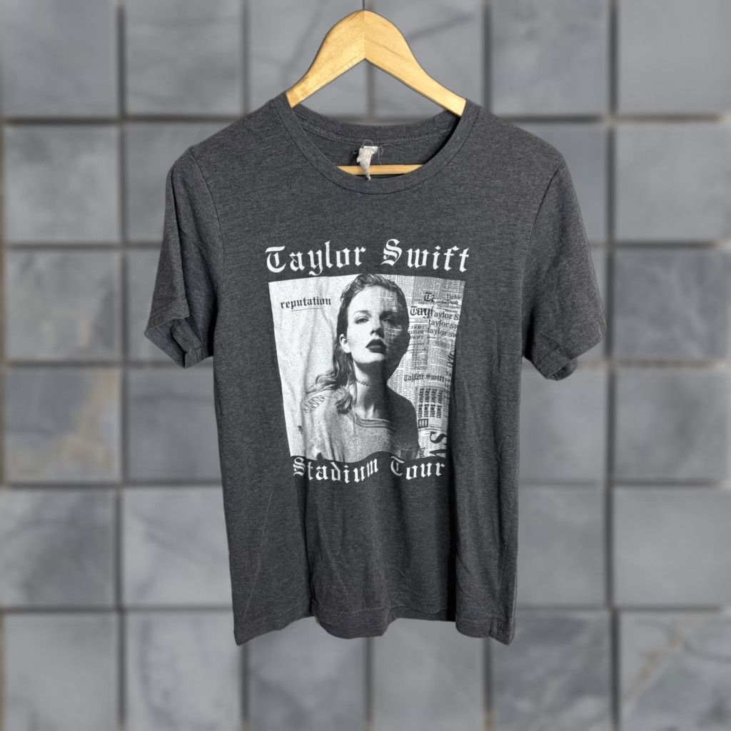 Vintage Taylor Swift Shirt Mens M Gray Reputation Stadium Tour Graphic Tee T-Shirt Size US M / EU 48-50 / 2 - 1 Thumbnail