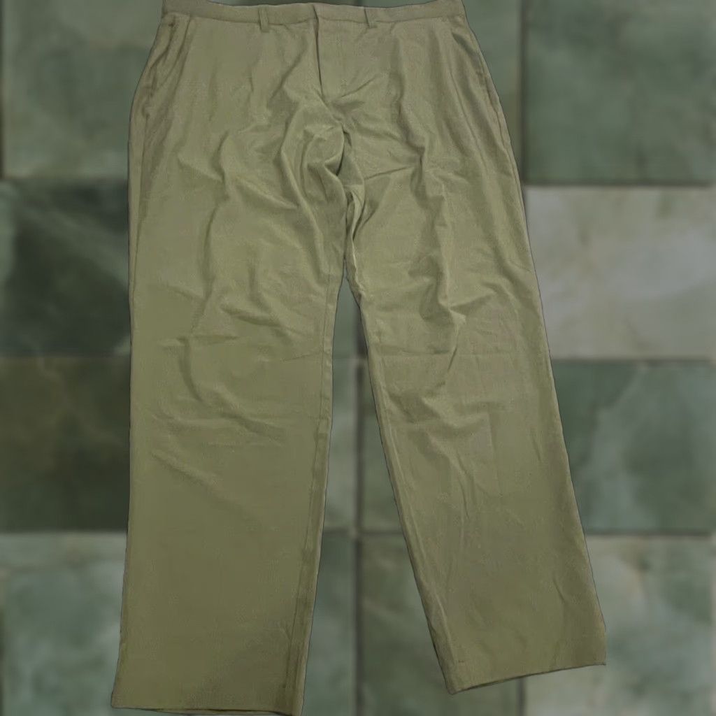 Fabletics Fabletics Pants Chino 39 Mens Regular Green Stretch Flat Front NWT Logo Casual Sports 31 Inseam 39 Waist Size US 39 - 1 Thumbnail