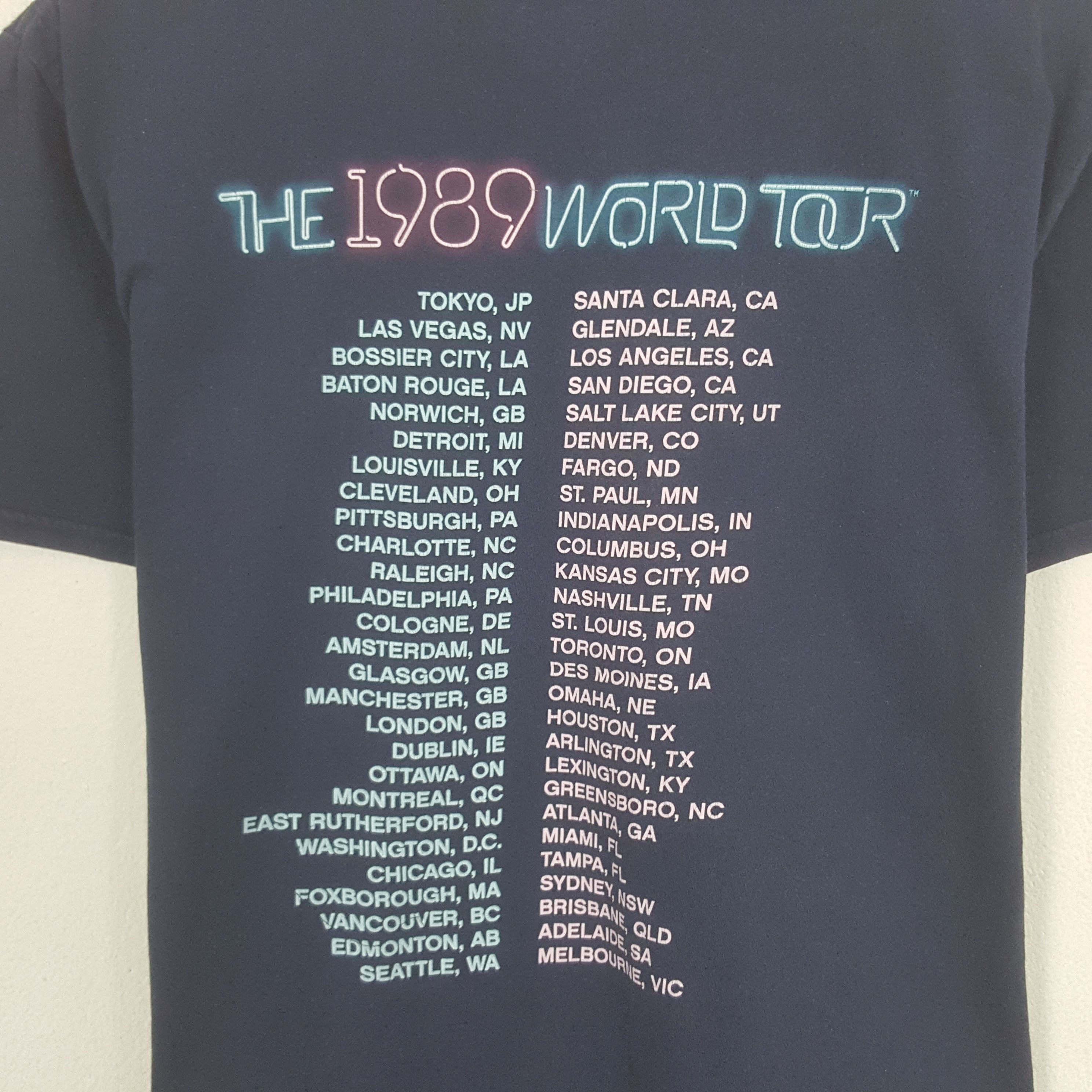 Other Vintage Taylor Swift Tour World 1989 Tshirt Size US M / EU 48-50 / 2 - 4 Thumbnail