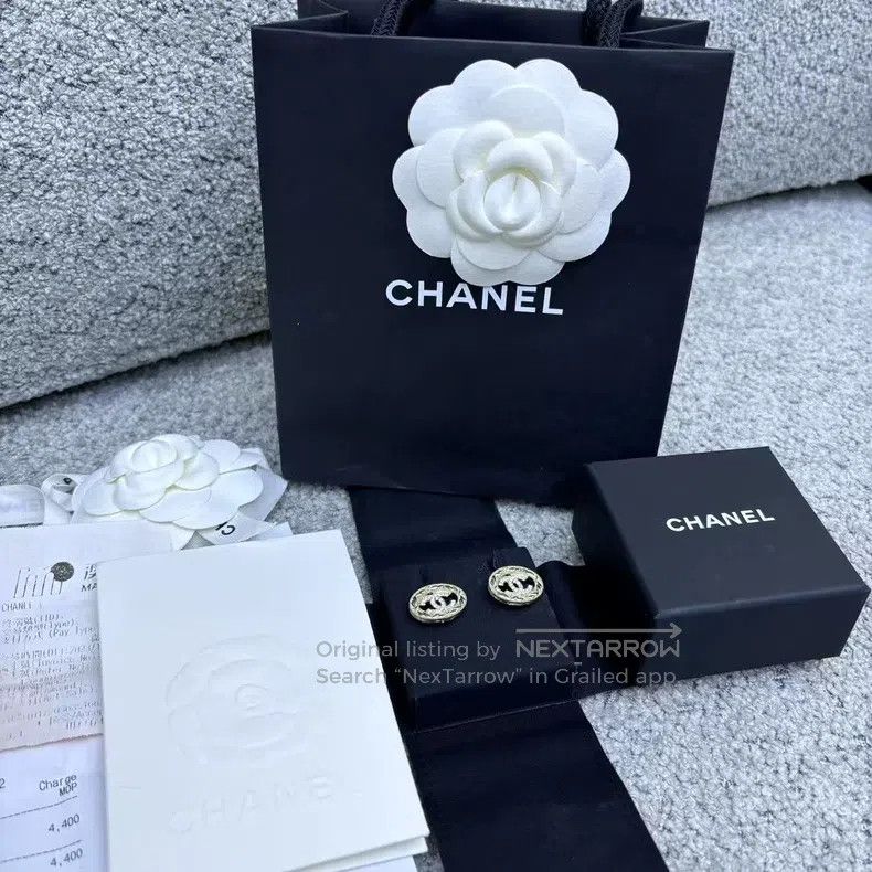 Chanel Chanel Golden oval relief hollow double C earrings Size ONE SIZE - 2 Thumbnail