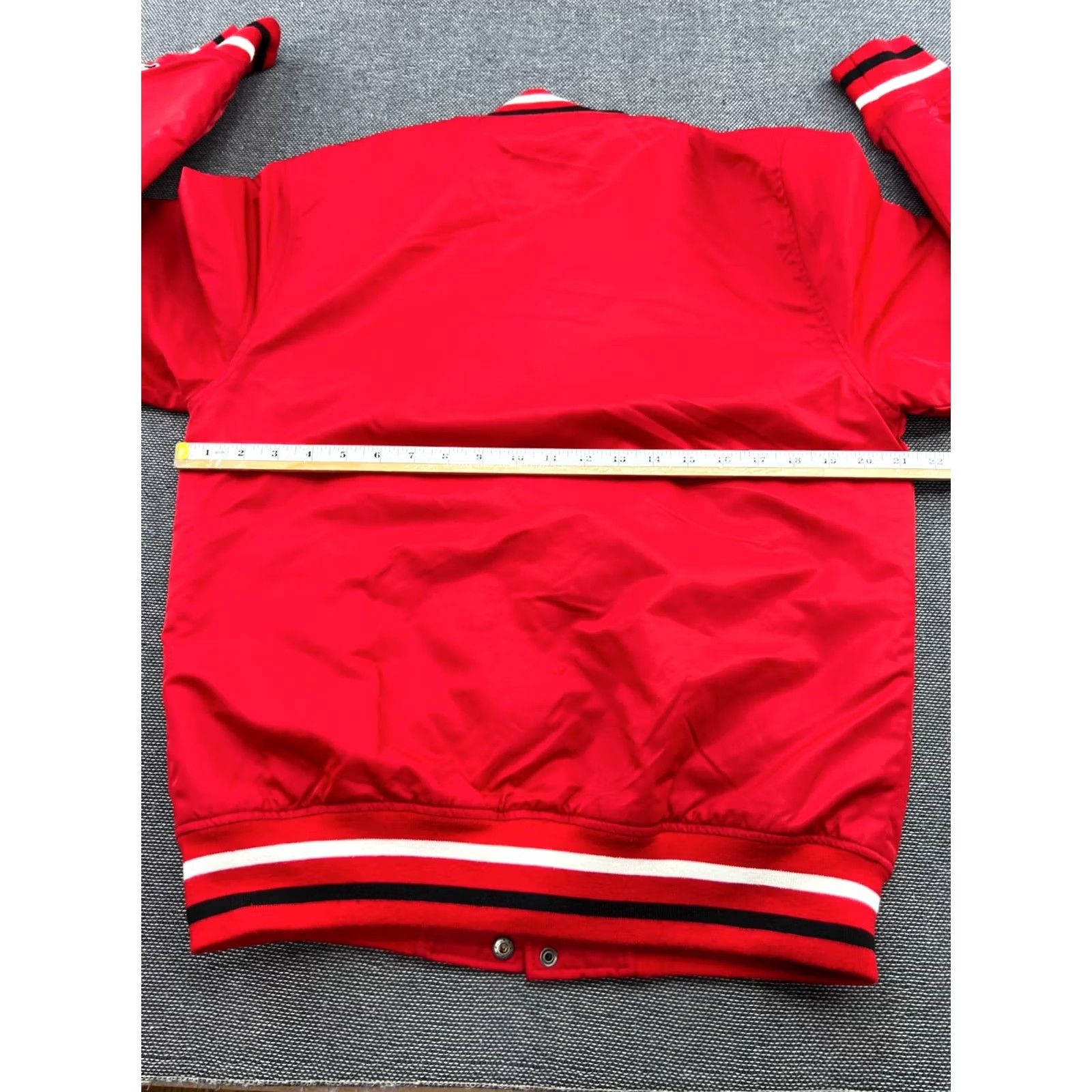 Starter Chicago Bulls Starter Black label Varsity Satin Bomber Jacket Mens M Red Nike Shirt Size US M / EU 48-50 / 2 - 5 Thumbnail