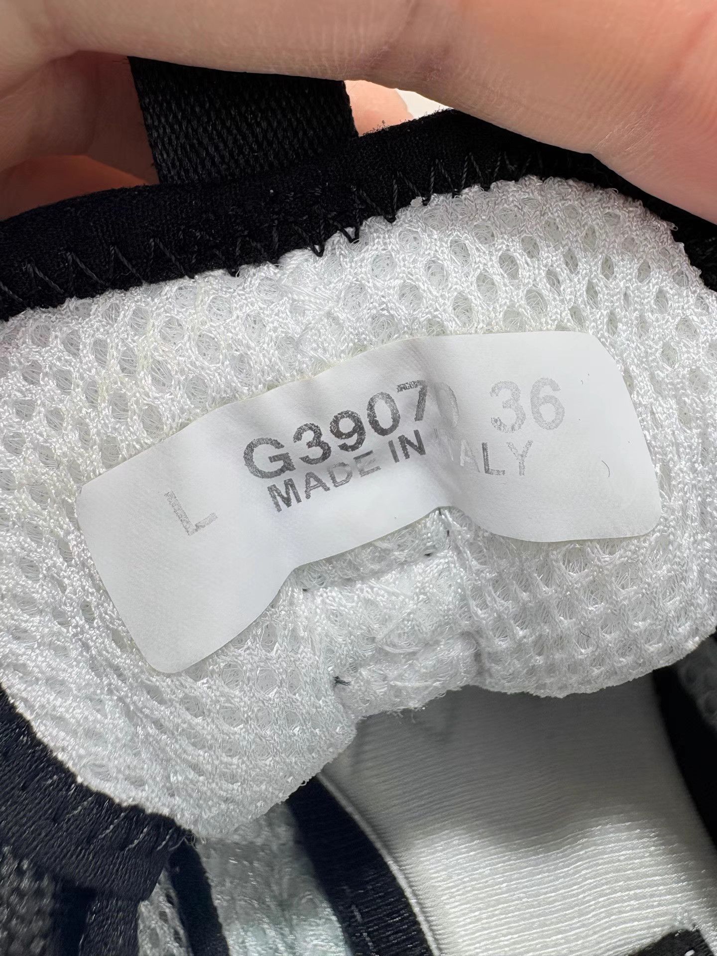 Chanel CHANEL Color-Blocked CC Logo Air Cushion Sneakers Size US 6 / IT 36 - 7 Thumbnail