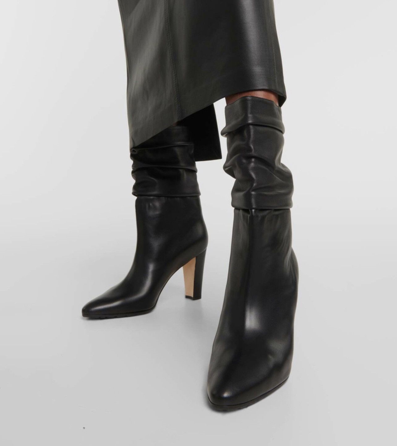 Manolo Blahnik Manolo Blahnik Calasso 90MM Ruched Leather Boots size 38.5 Size US 8.5 / IT 38.5 - 4 Thumbnail