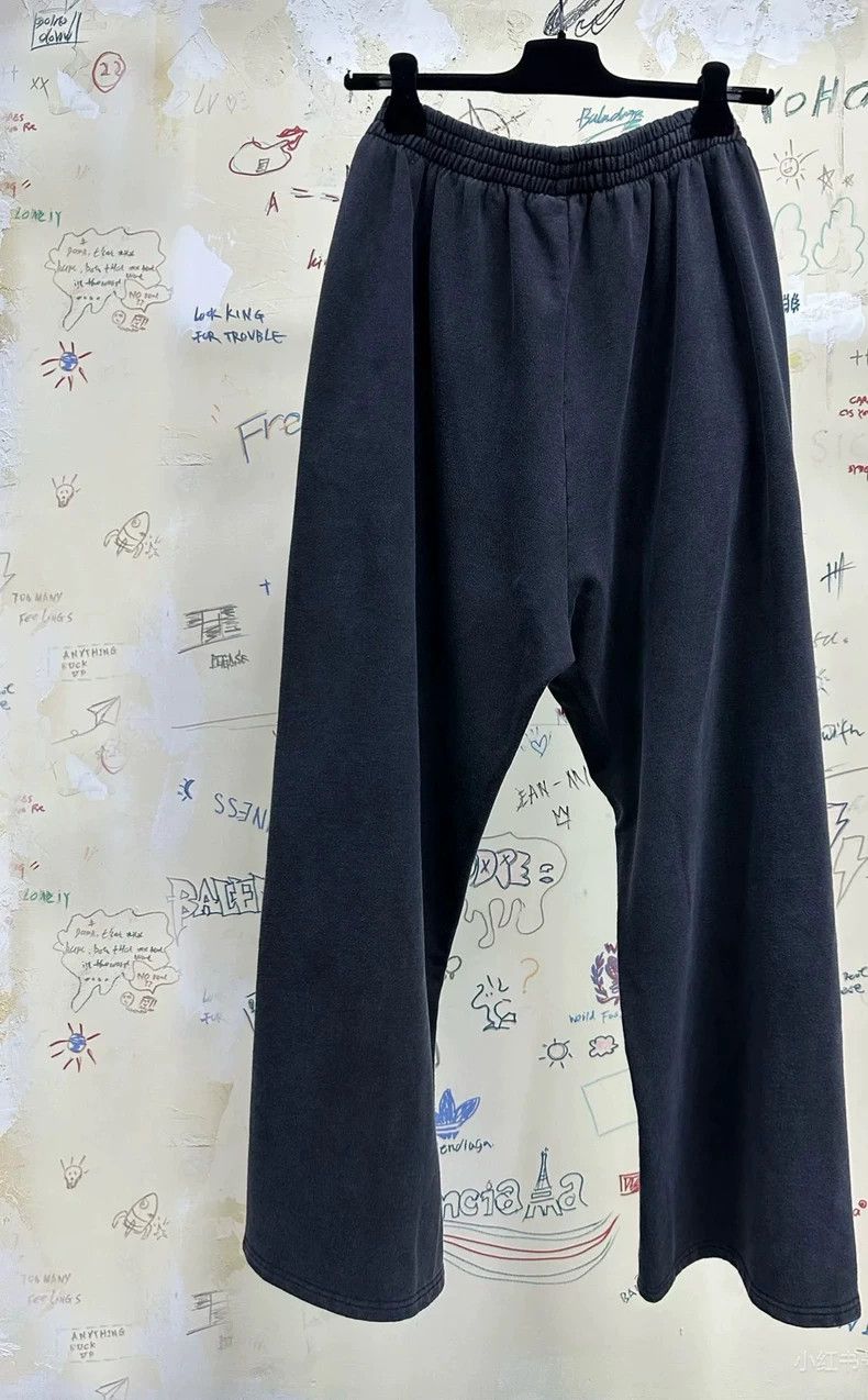 Balenciaga Balenciaga size L Pants, sports and leisure style, large l Size US 27 - 2 Thumbnail