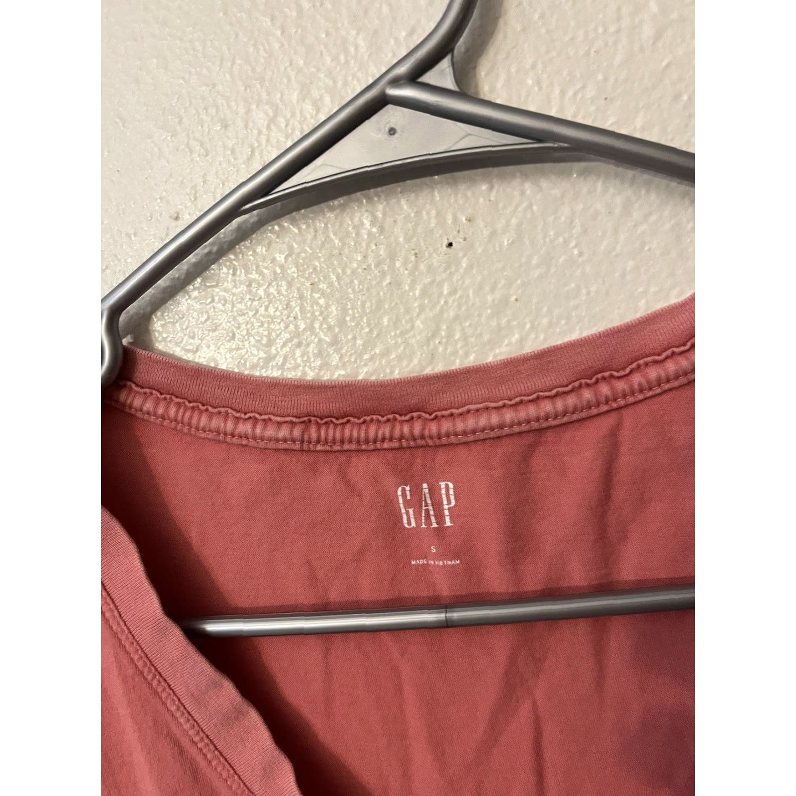 Gap Gap T Shirt Women Small Pink Solid V Neck Cotton Solid Size S / US 4 / IT 40 - 2 Thumbnail
