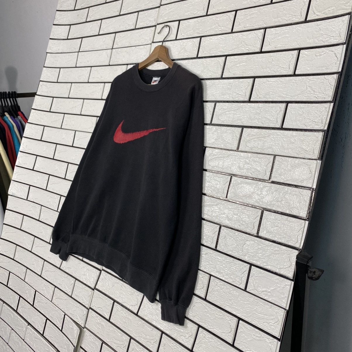 Nike Vintage Sweatshirt Crewneck Nike Big Logo Big Swoosh Size US XL / EU 56 / 4 - 3 Thumbnail
