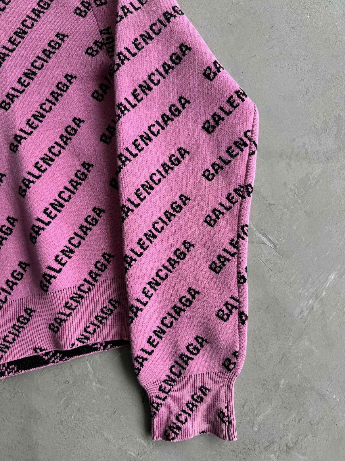 Balenciaga Balenciaga - All Over Print Script Wool Crewneck Size XS / US 0-2 / IT 36-38 - 7 Thumbnail