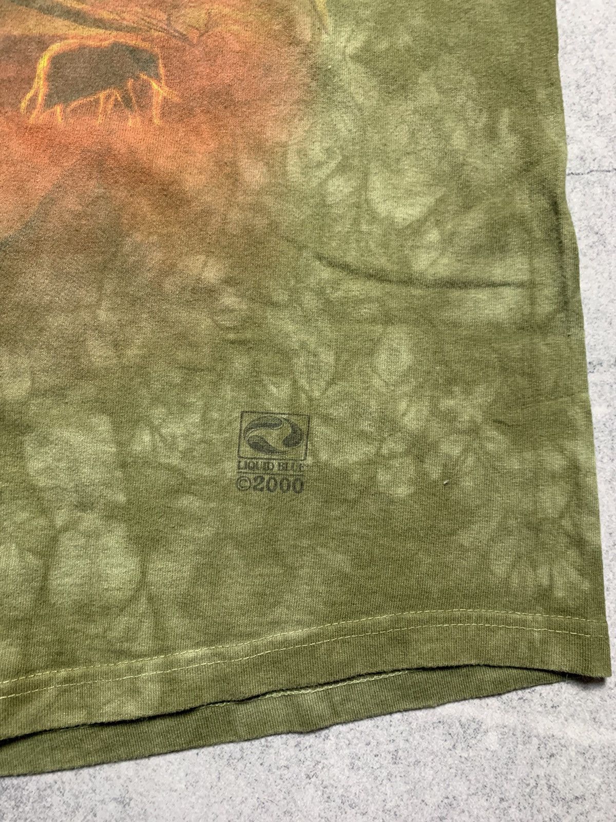 Liquid Blue Vintage Liquid Blue Elephant Real tree Rare 2000 T Shirt Size US L / EU 52-54 / 3 - 5 Thumbnail