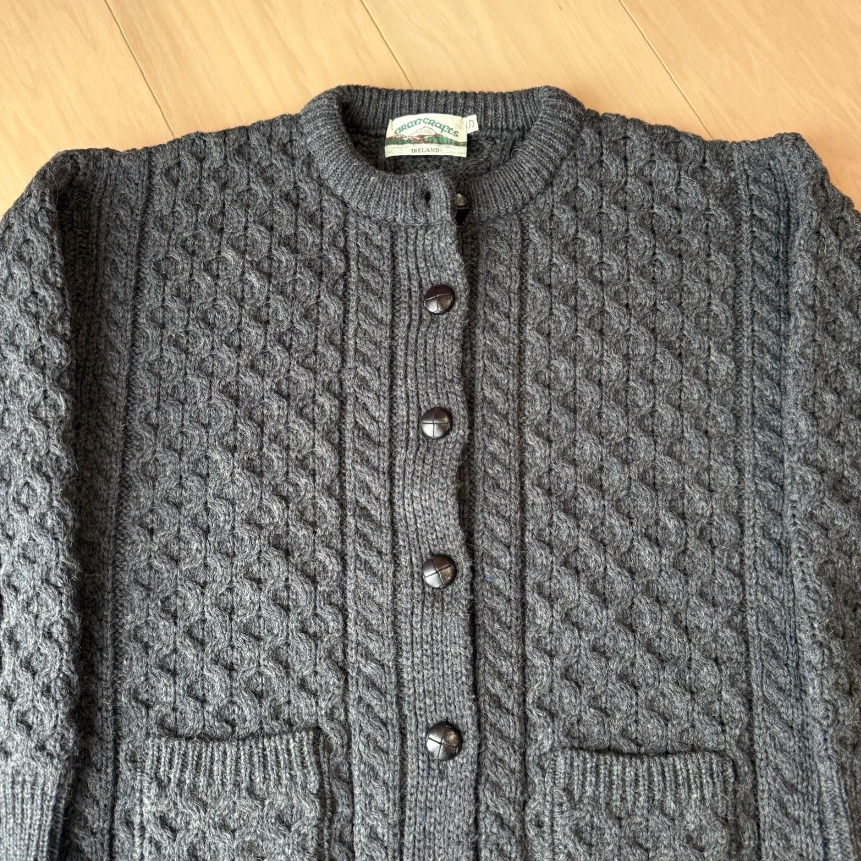 Vintage VINTAGE Aran Crafts Cable Knit Cardigan S Gray Wool Ireland Fisherman Winter Outdoors Size S / US 4 / IT 40 - 4 Thumbnail