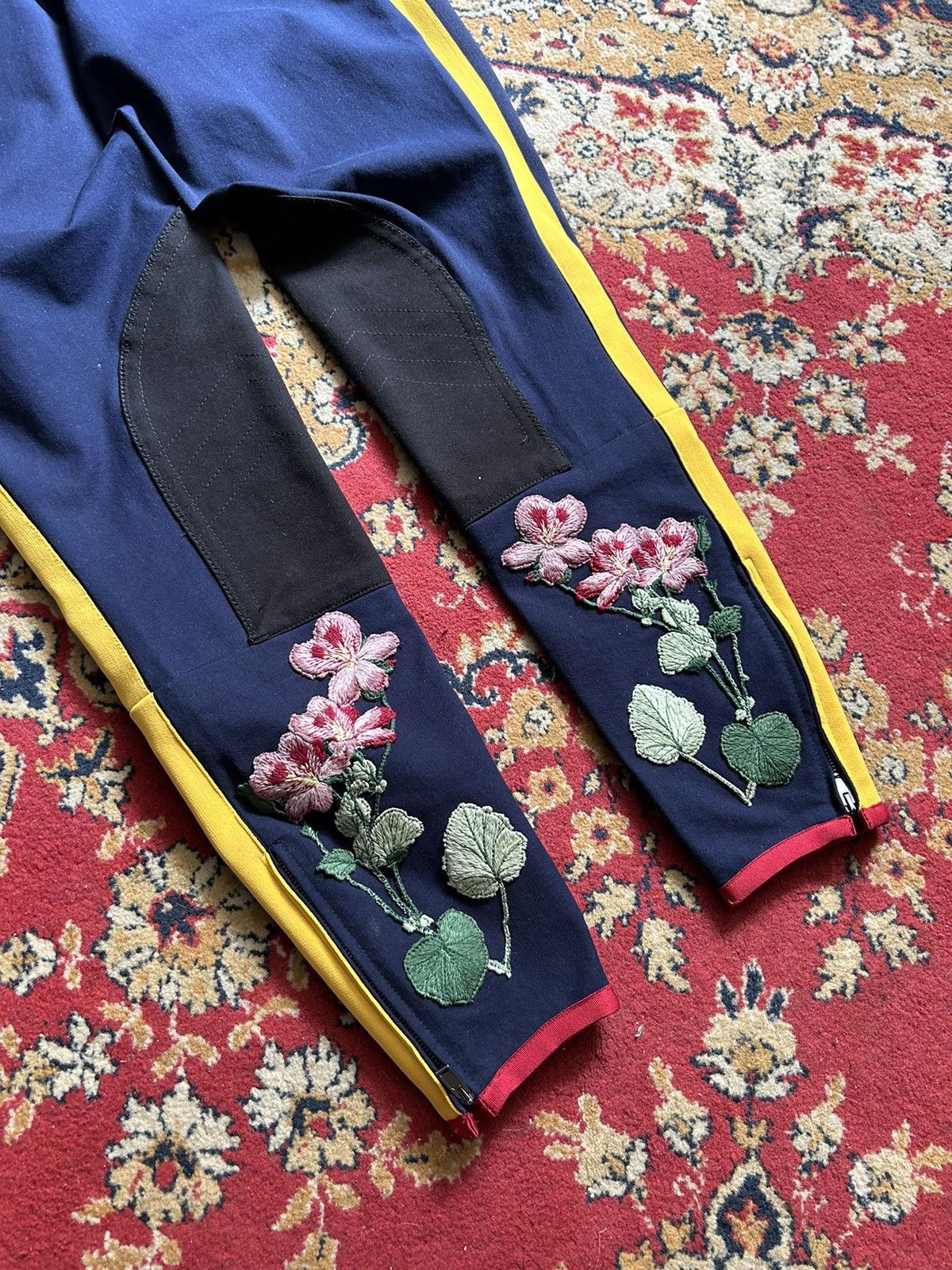 Gucci Gucci Side Stripe Flower Leggings pants size-38 Size 26" / US 2 / IT 38 - 4 Thumbnail