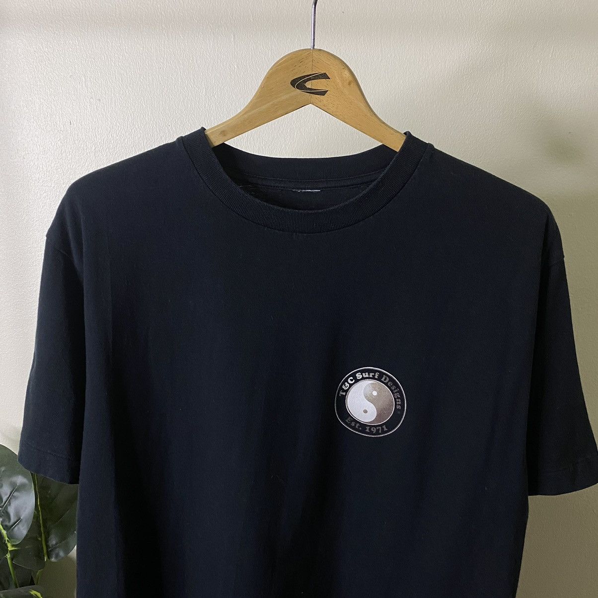 Vintage Vintage 1990s T&C Surf Big Ying Yang Logo Backhit Tee Size US L / EU 52-54 / 3 - 5 Thumbnail