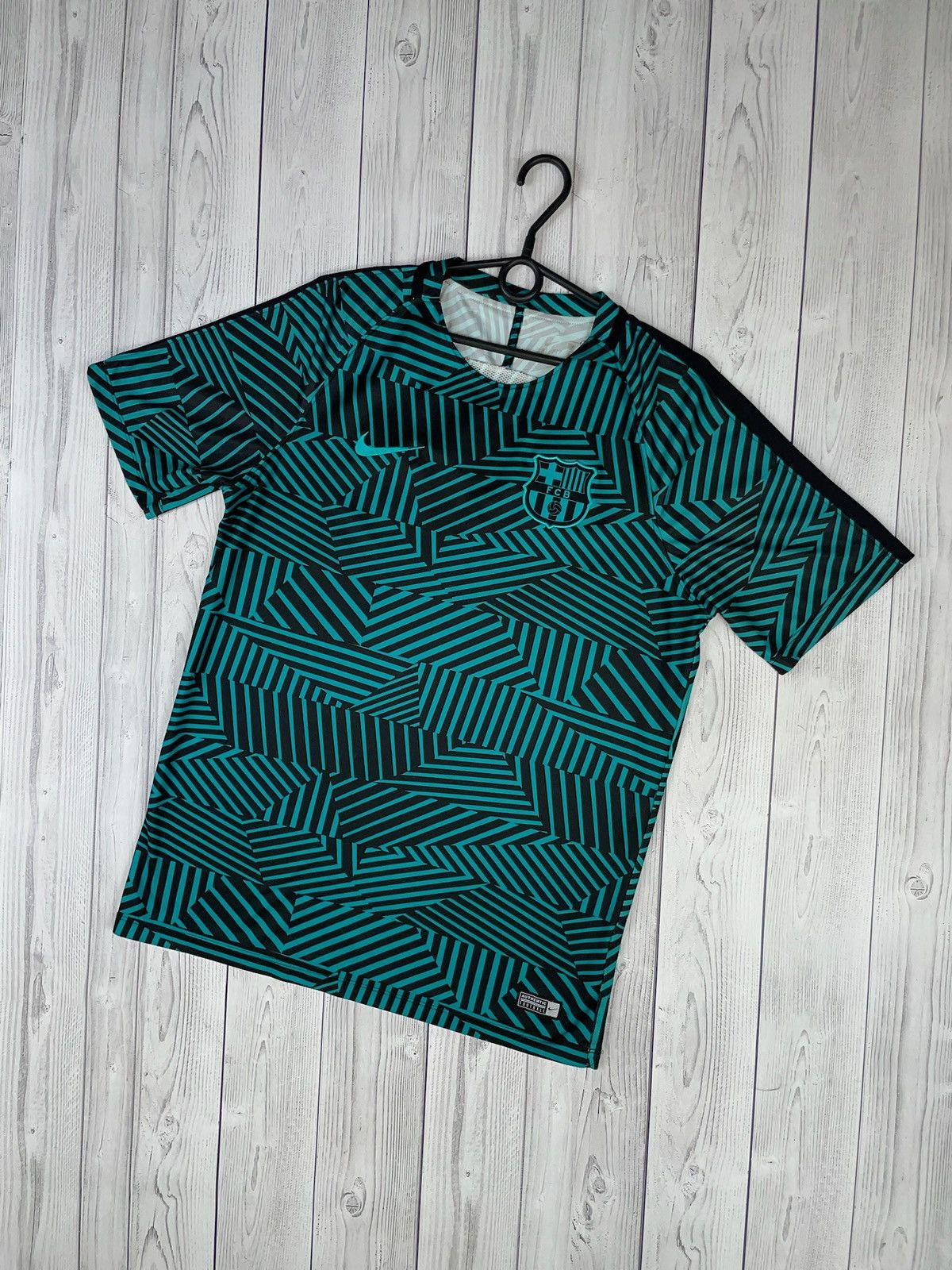 Vintage Nike Barcelona green training jersey tee logo rare L