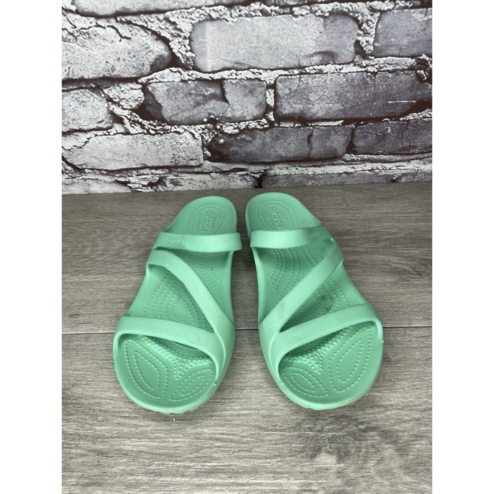 Crocs CROCS Iconic Comfort Green Rubber Slides Light Flats Sandals Size US 6 / IT 36 - 2 Thumbnail