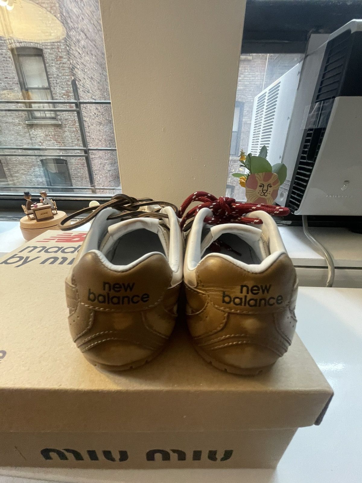Miu Miu × New Balance Miu Miu x New Balance Brown low-top Size US 5.5 / IT 35.5 - 8 Thumbnail