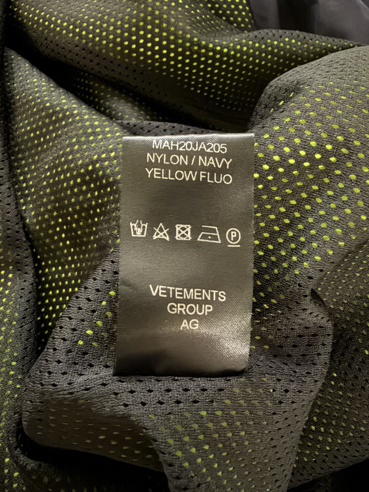 Vetements Vetements F/W19 Hi-Vis Anarchy Reflective Parka Size US XXL / EU 58 / 5 - 20 Thumbnail