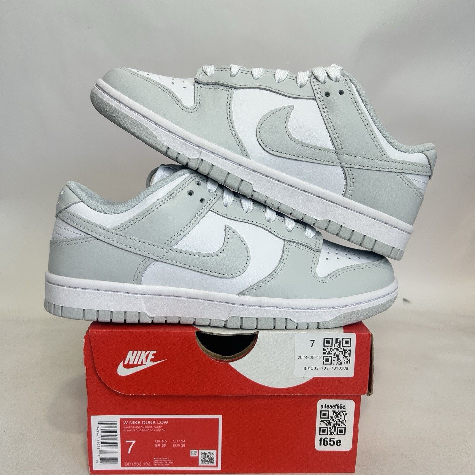 Nike Nike Dunk Low WMNS “Photon Dust” Size US 7 / IT 37 - 1 Thumbnail