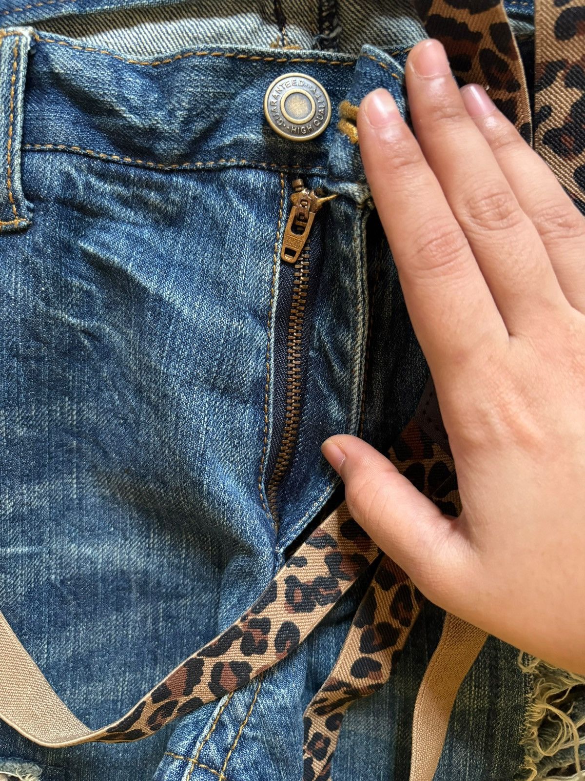 Japanese Brand SALES🔥Vintage Japanese Brand Leopard Patch Baggy Jeans Size 33" - 3 Thumbnail