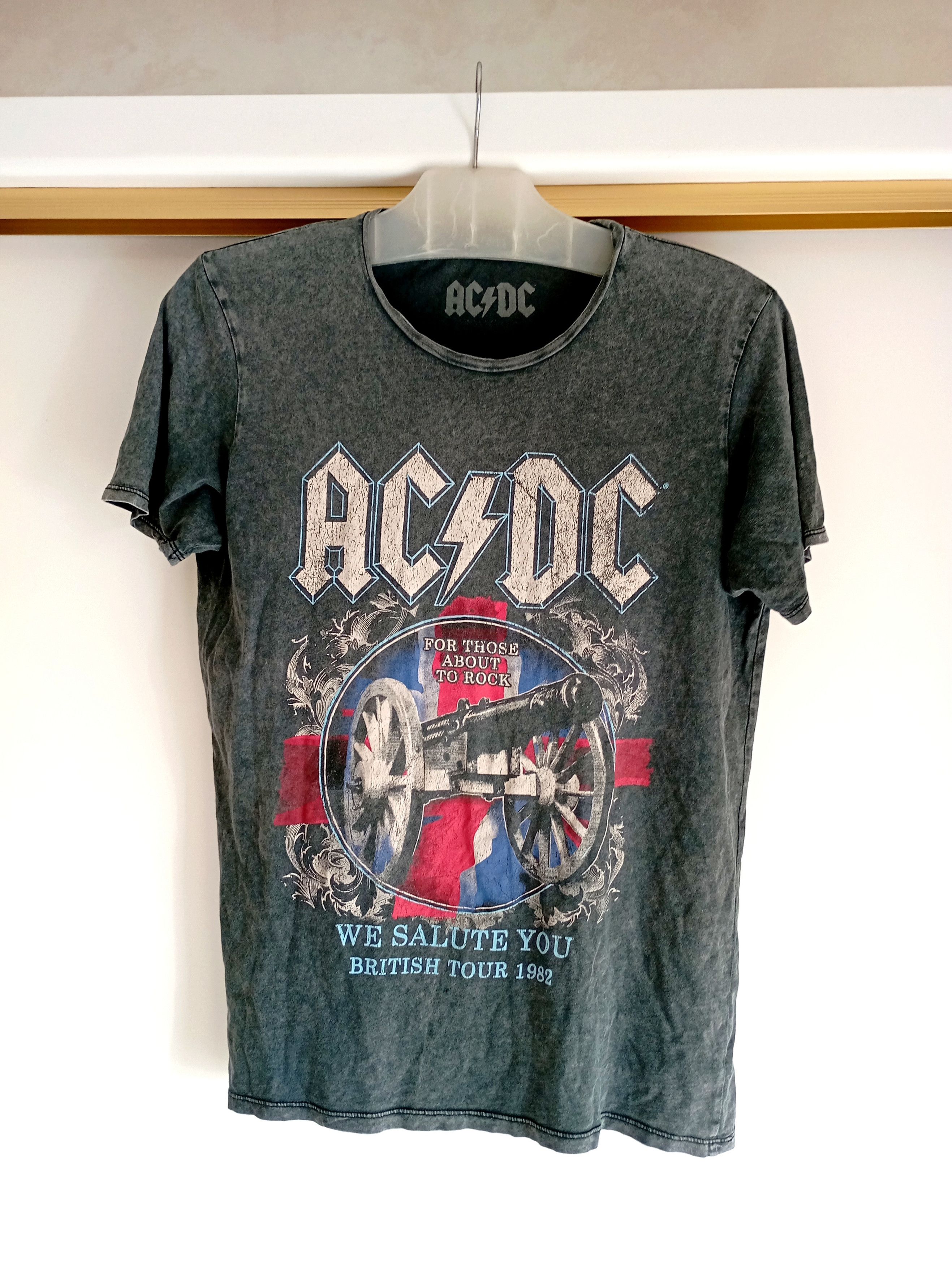 AC/DC Vintage 1982 AC/DC We Salute You British Tour T-Shirt Size US M / EU 48-50 / 2 - 1 Thumbnail