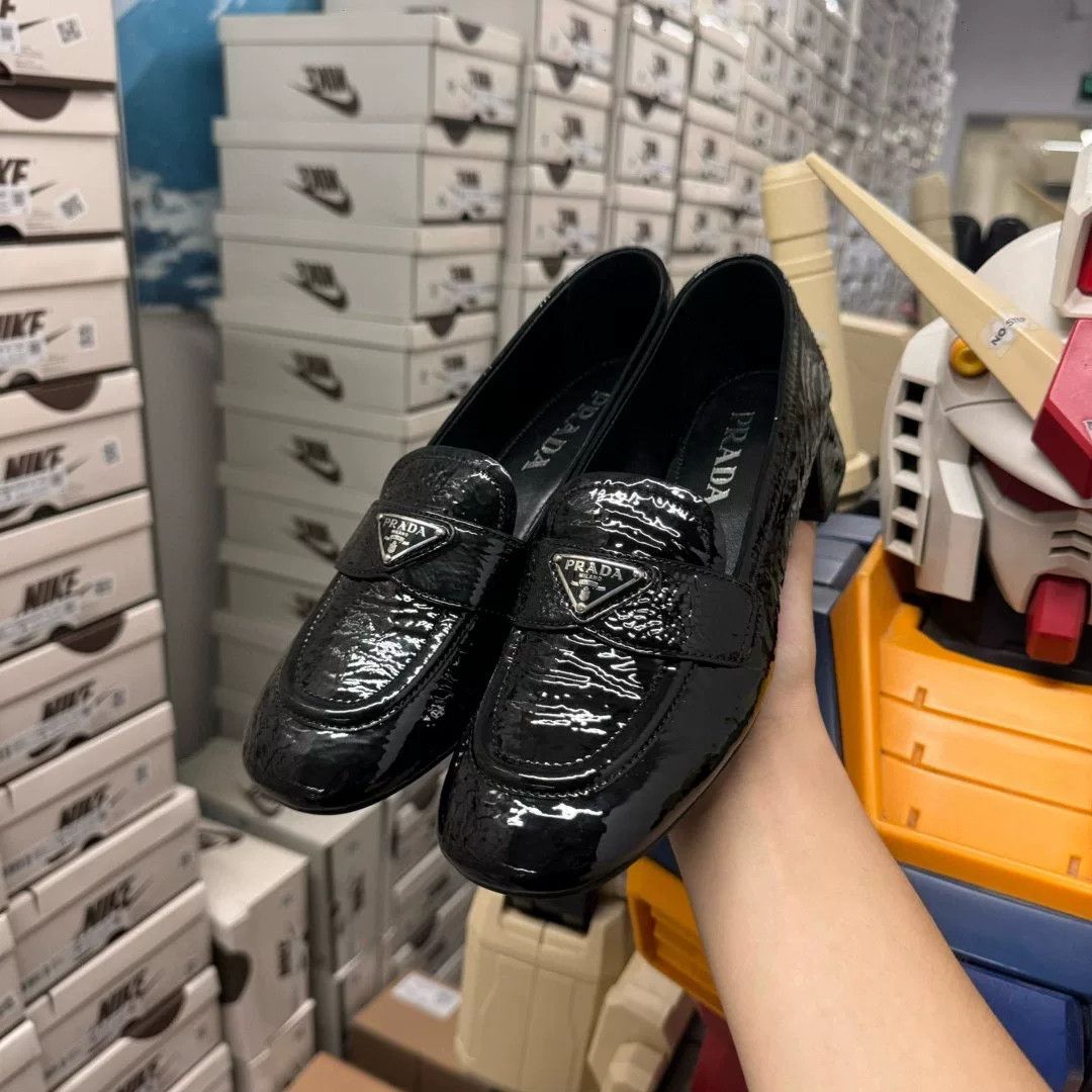 Prada Prada Black Lowtop Sneakers us_7-5 Women Size US 7.5 / IT 37.5 - 1 Thumbnail