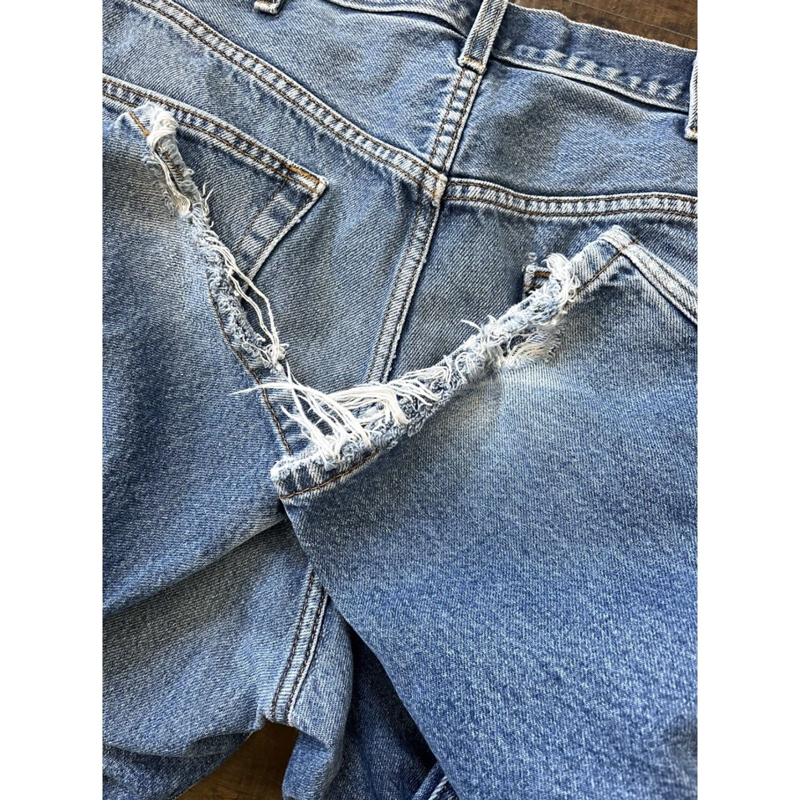 Levi's Vintage Levi's 505 Faded Denim Blue Jeans Pants 40 X 29 Distressed Washed Zipper Fly Size US 40 / EU 56 - 7 Thumbnail