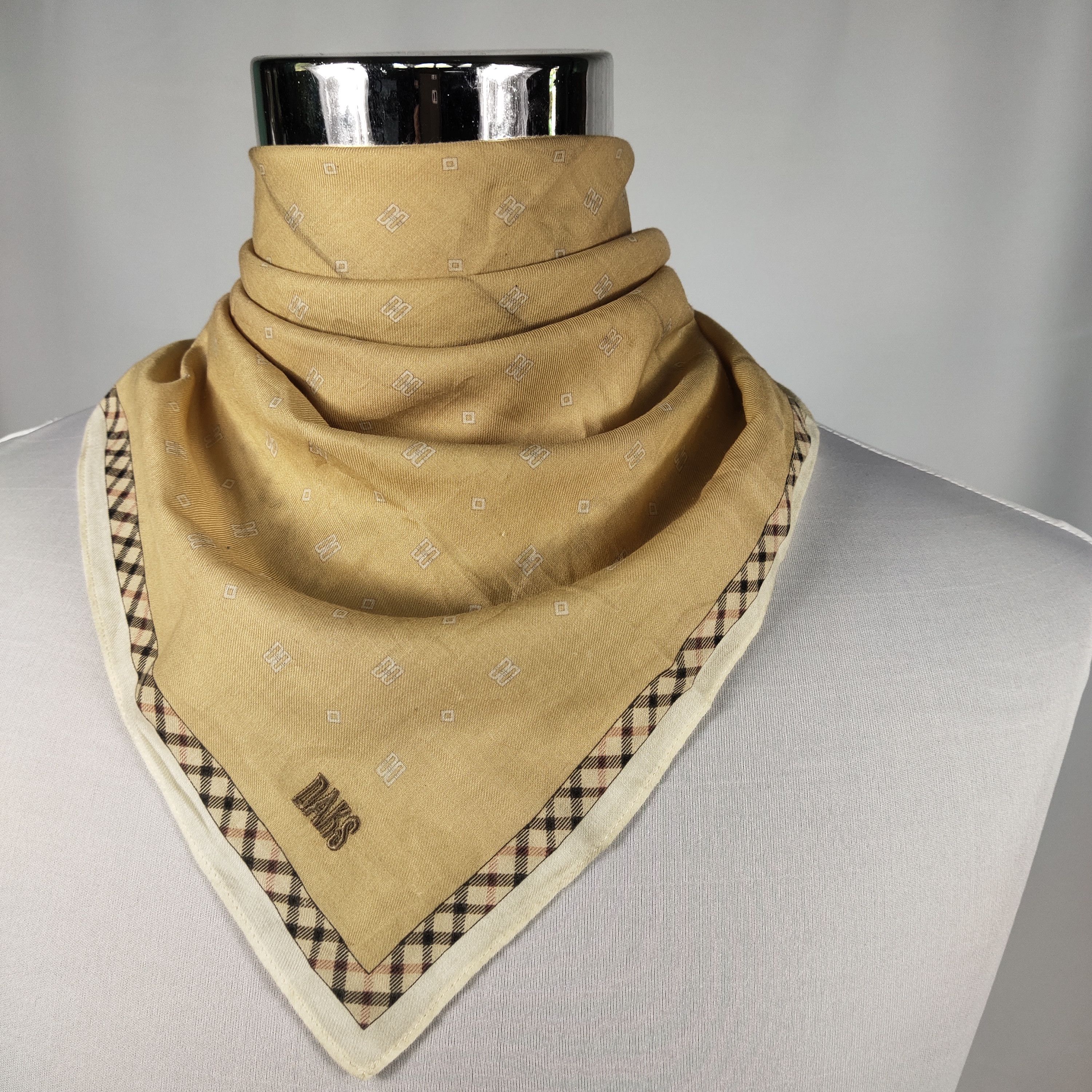 DAKS × Vintage Daks Handkerchief / Neckerchief / Bandana FZ111 Size ONE SIZE - 1 Thumbnail
